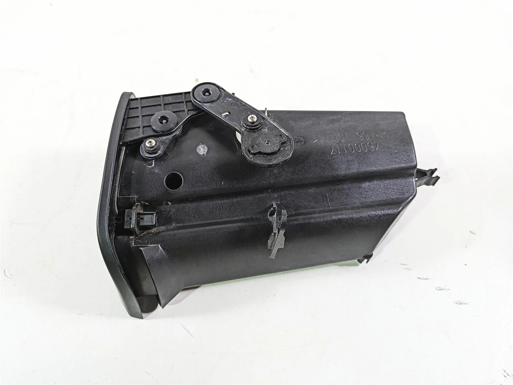 2020 Harley Touring FLHT Electra Glide Front Fairing Media Compartment 76000944 - Image 2