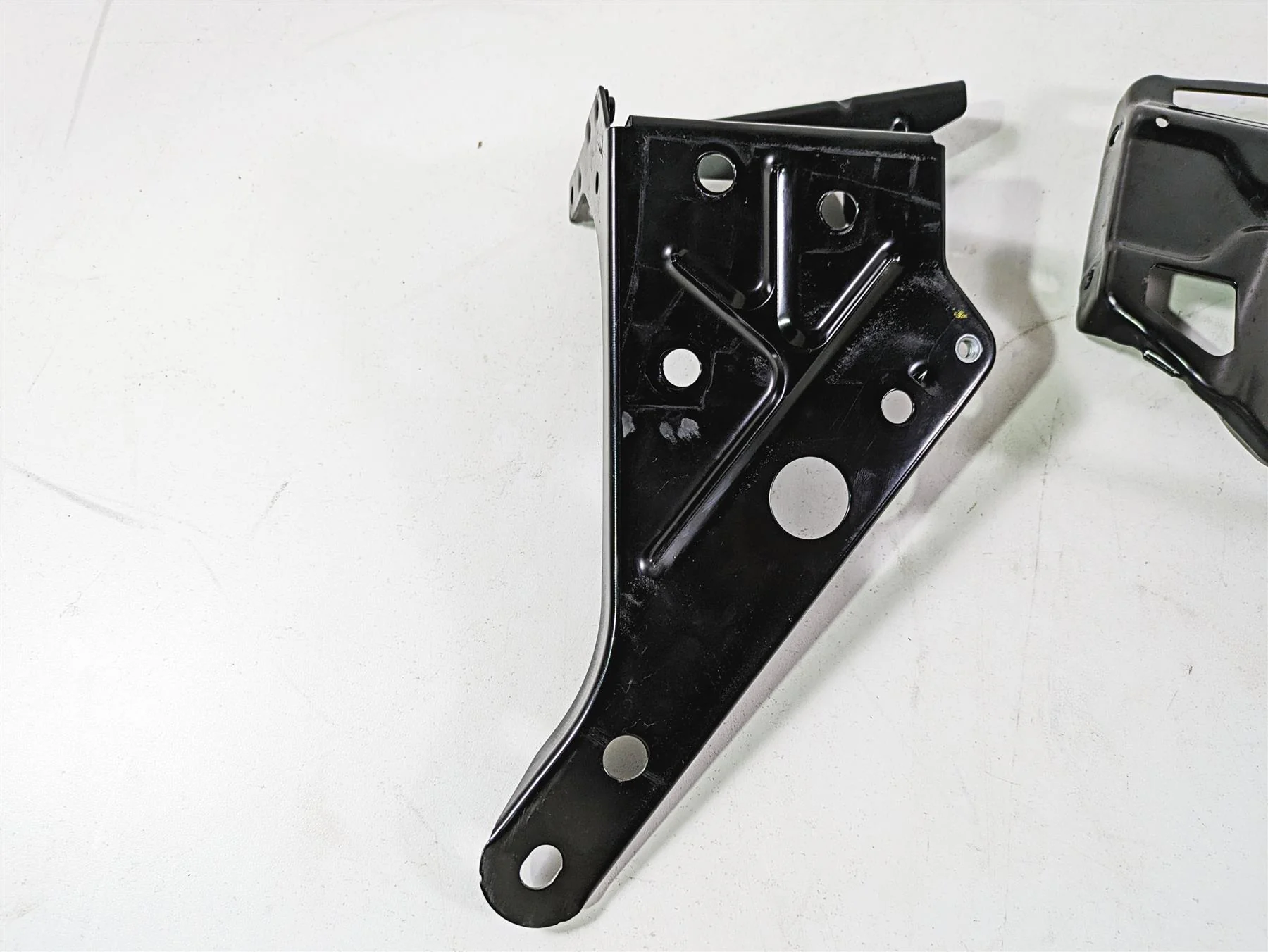 2020 Harley Touring FLHT Electra Glide Front Fairing Mounting Hardware 57000169A - Image 4