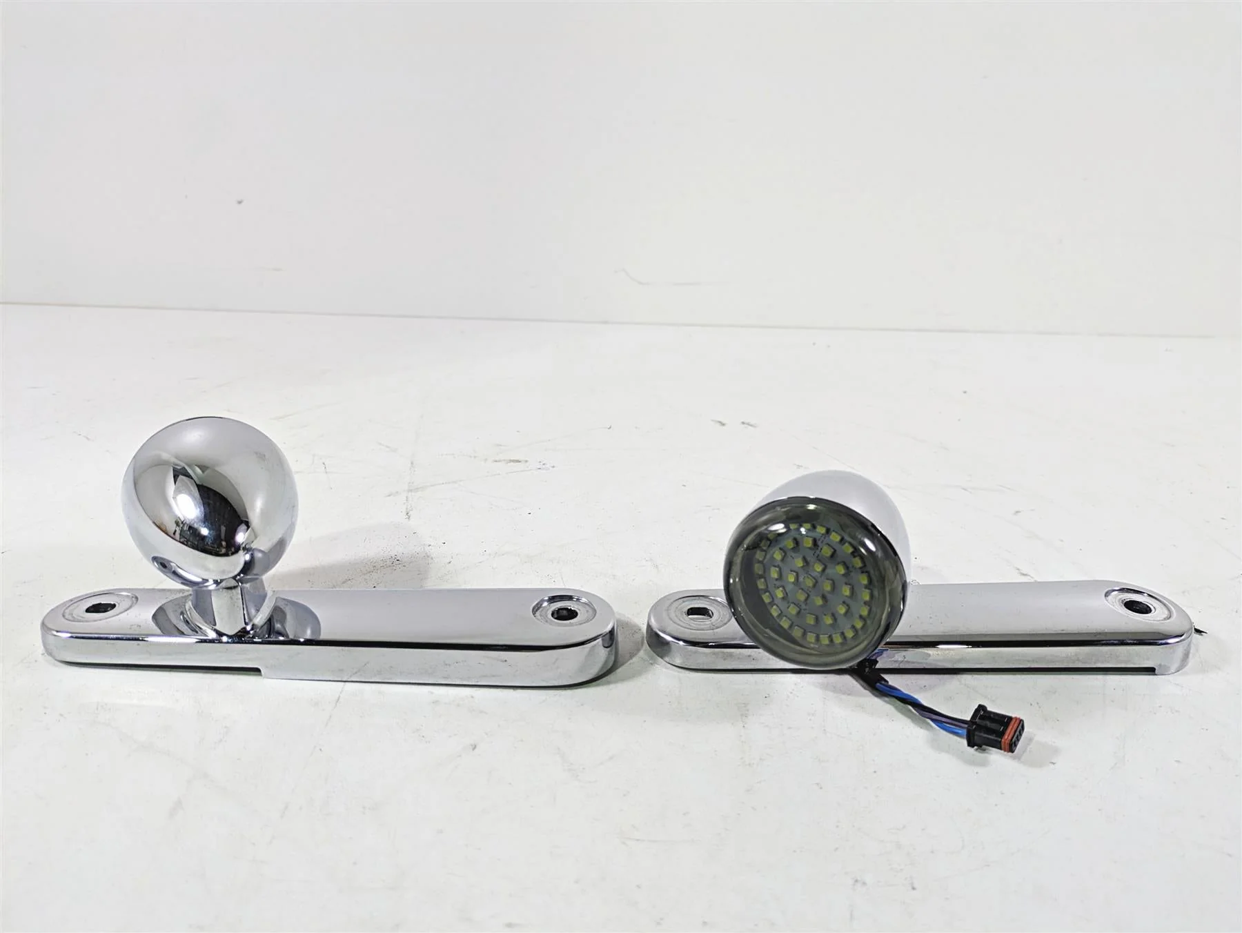 2020 Harley Touring FLHT Electra Glide Front Led Blinker & Mount Set 68000036 - Image 3