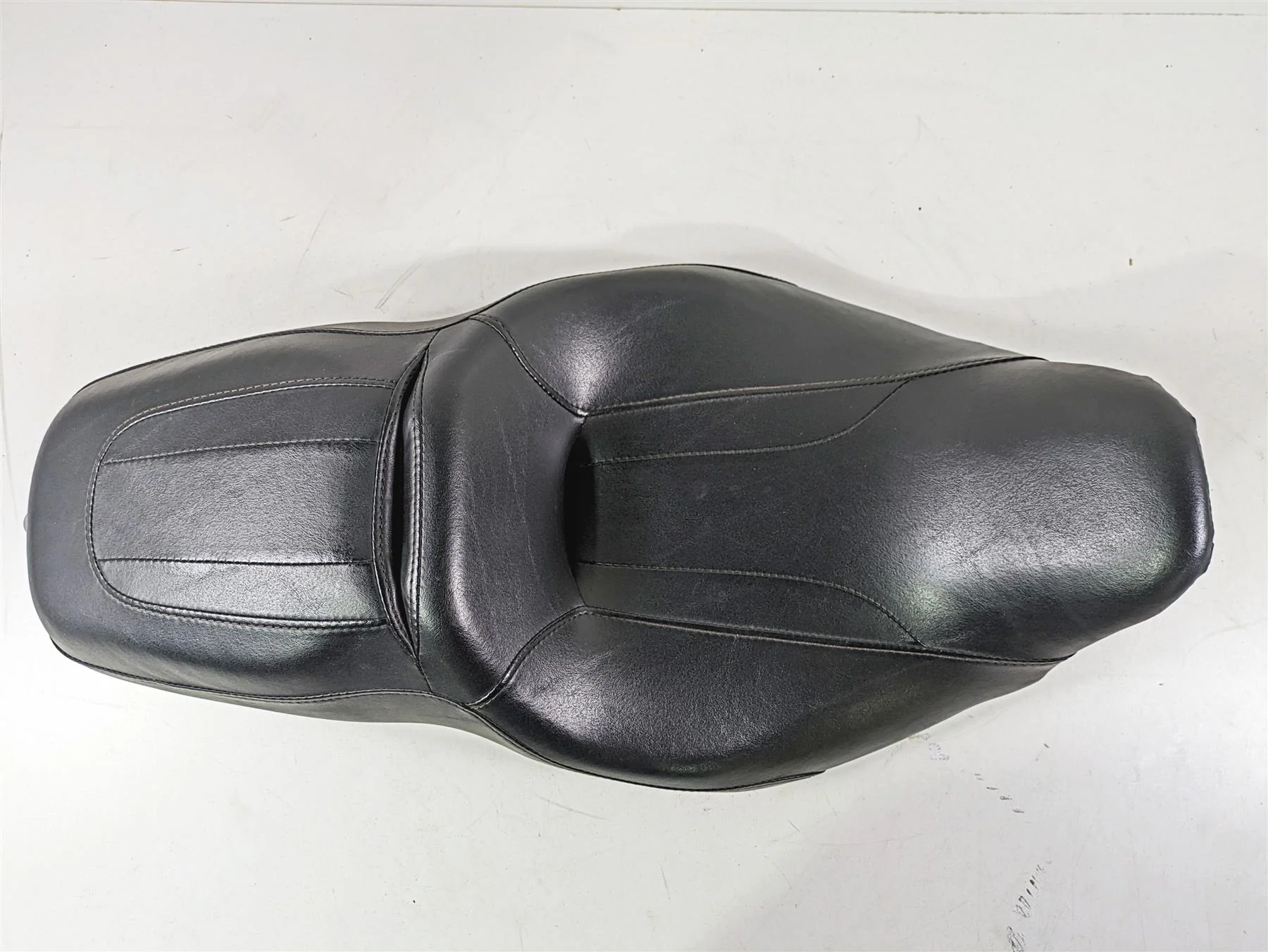 2020 Harley Touring FLHT Electra Glide Front Rider Low Seat Saddle 52000060 - Image 10
