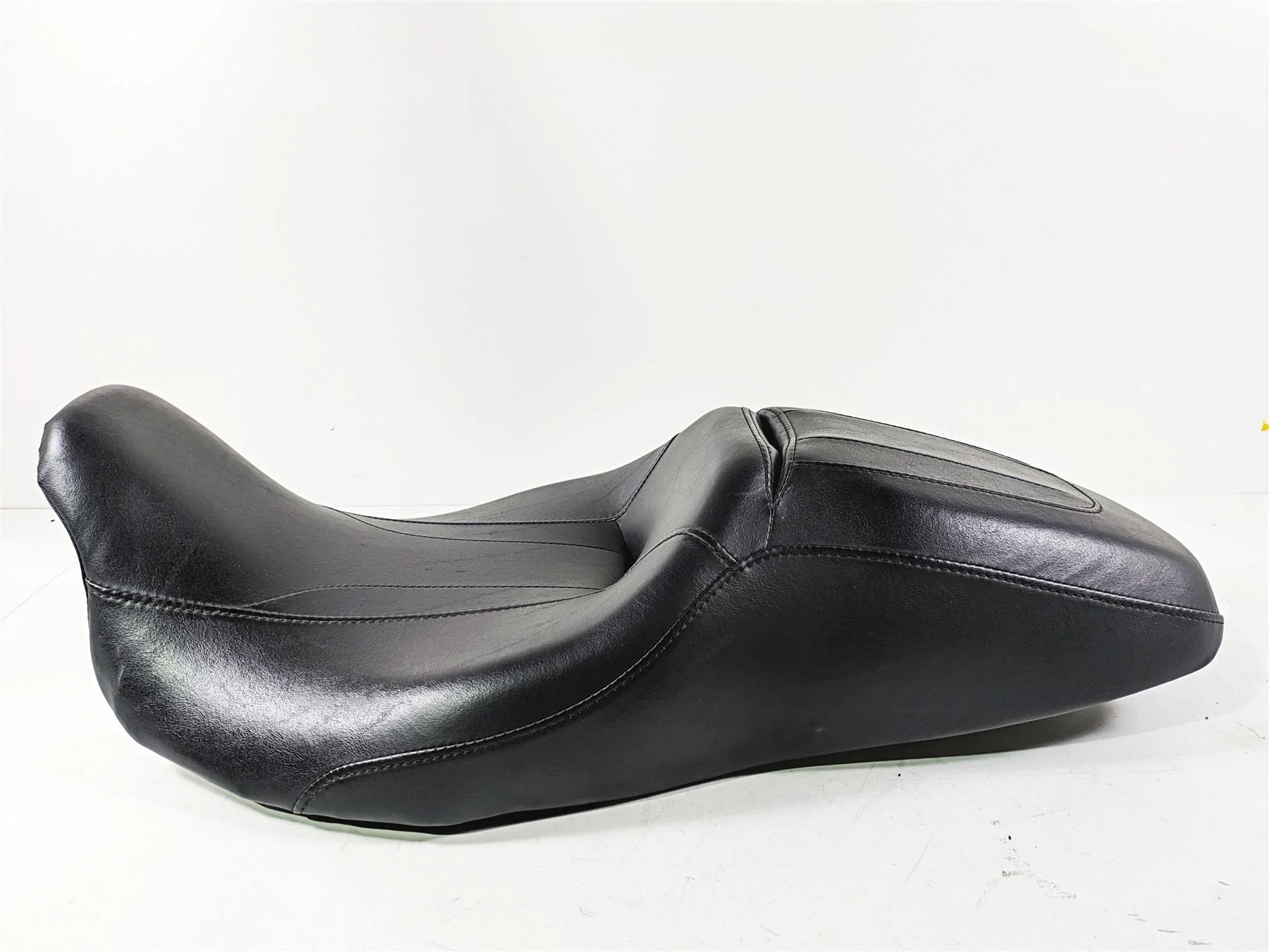 2020 Harley Touring FLHT Electra Glide Front Rider Low Seat Saddle 52000060 - Image 3