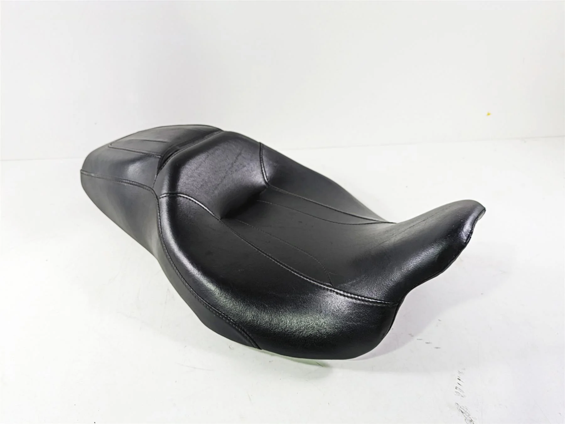 2020 Harley Touring FLHT Electra Glide Front Rider Low Seat Saddle 52000060 - Image 9