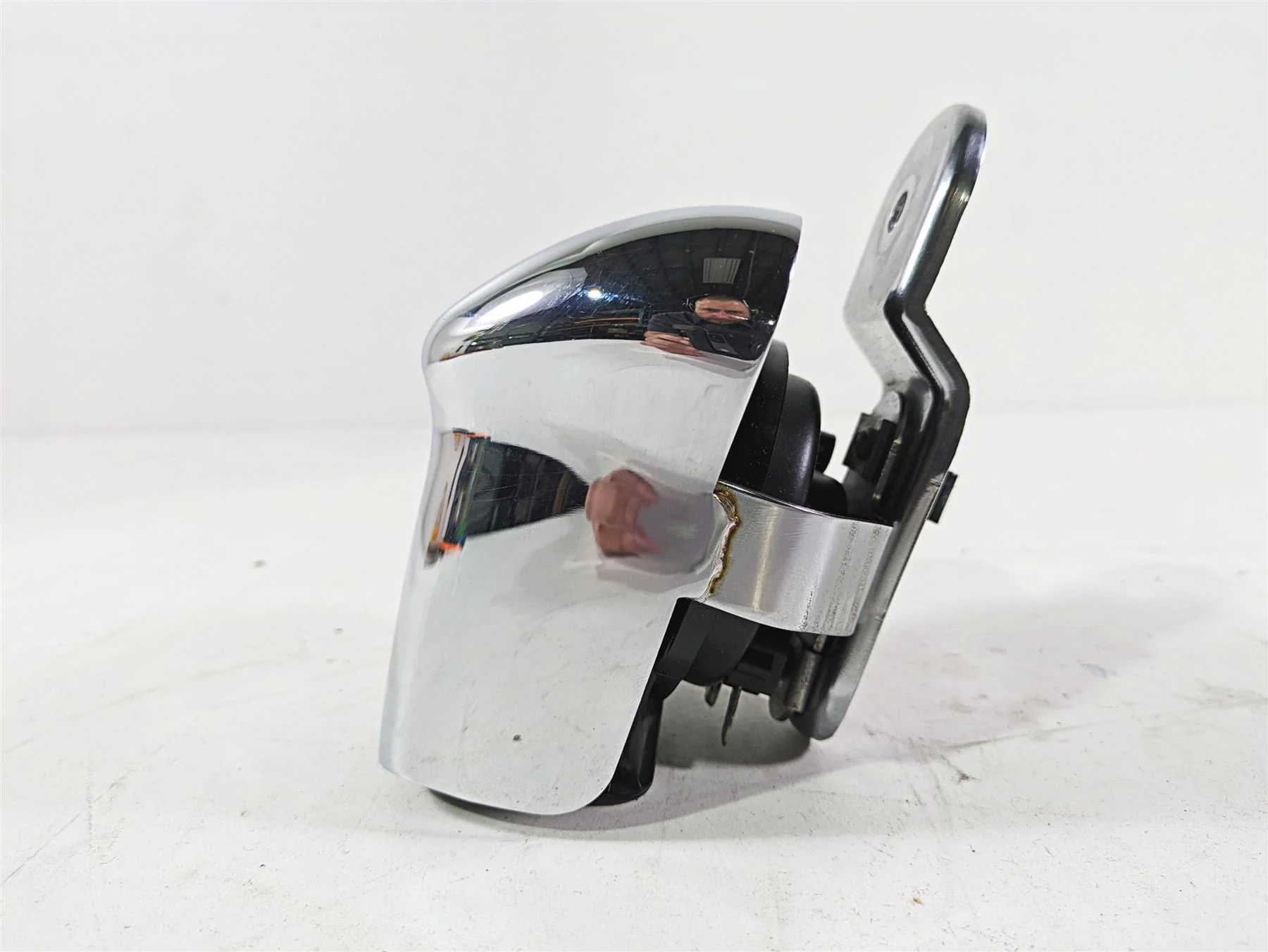 2020 Harley Touring FLHT Electra Glide Horn & Chrome Cover 61300523A - Image 4