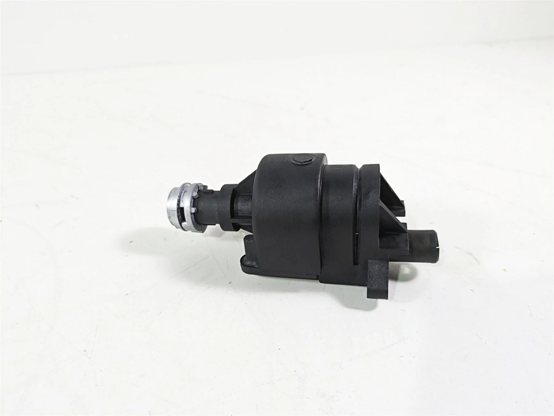 2020 Harley Touring FLHT Electra Glide Ignition Fork Lock Base - Read 71400012B - Image 12