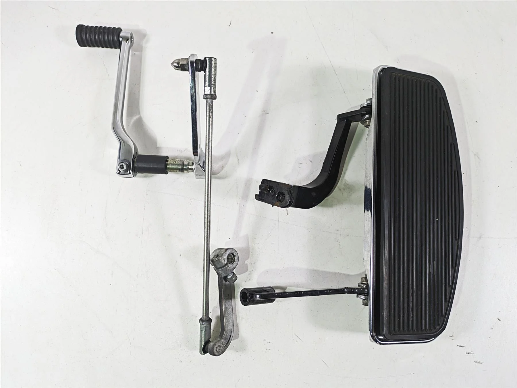 2020 Harley Touring FLHT Electra Glide Left Rider Floor Board & Shifter 50621-06