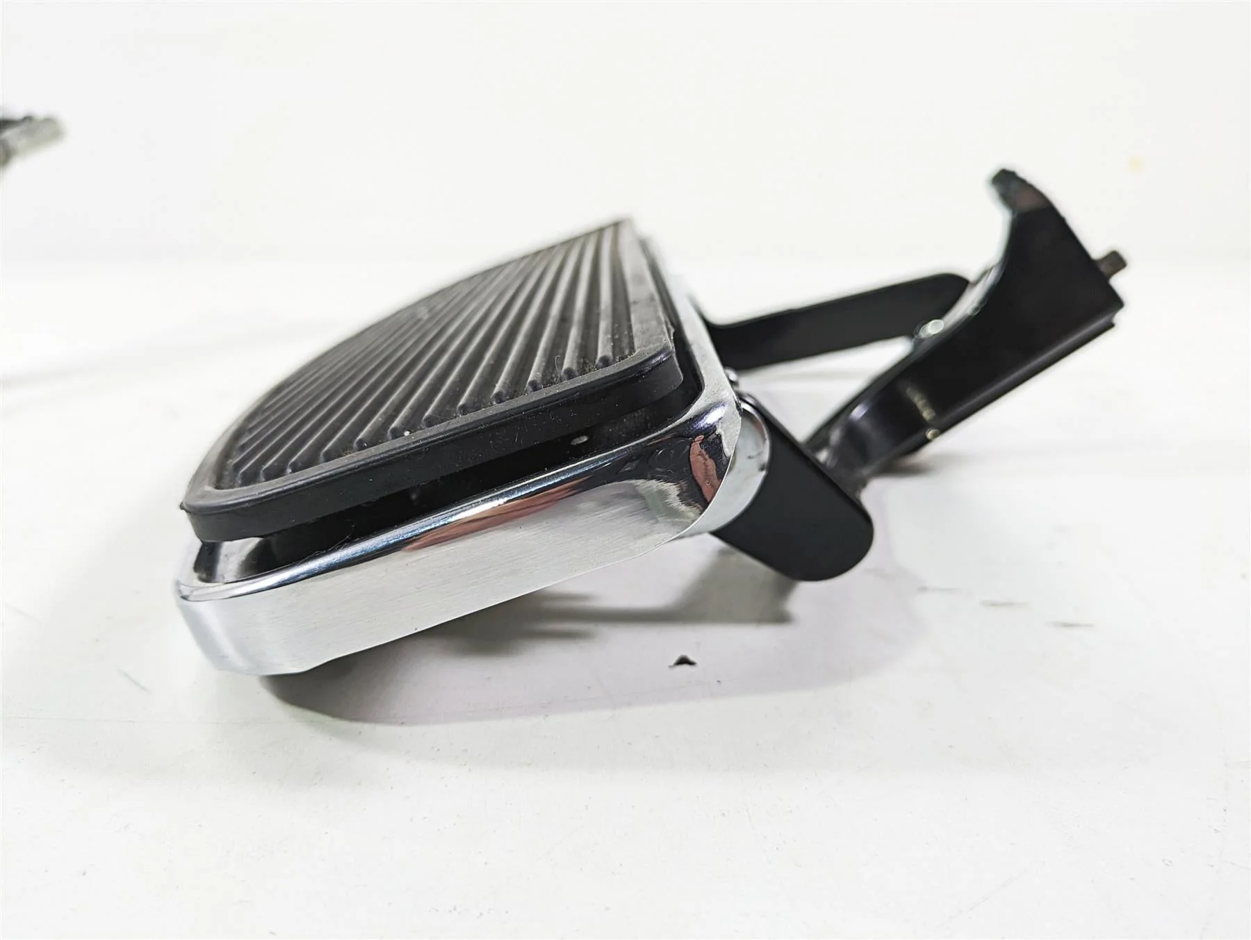 2020 Harley Touring FLHT Electra Glide Left Rider Floor Board & Shifter 50621-06 - Image 6