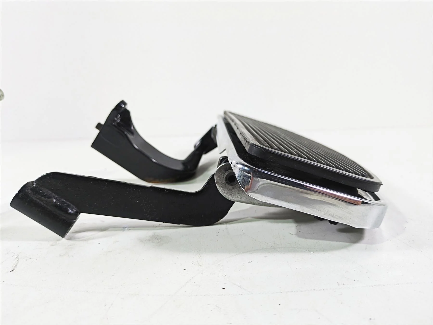 2020 Harley Touring FLHT Electra Glide Left Rider Floor Board & Shifter 50621-06 - Image 8