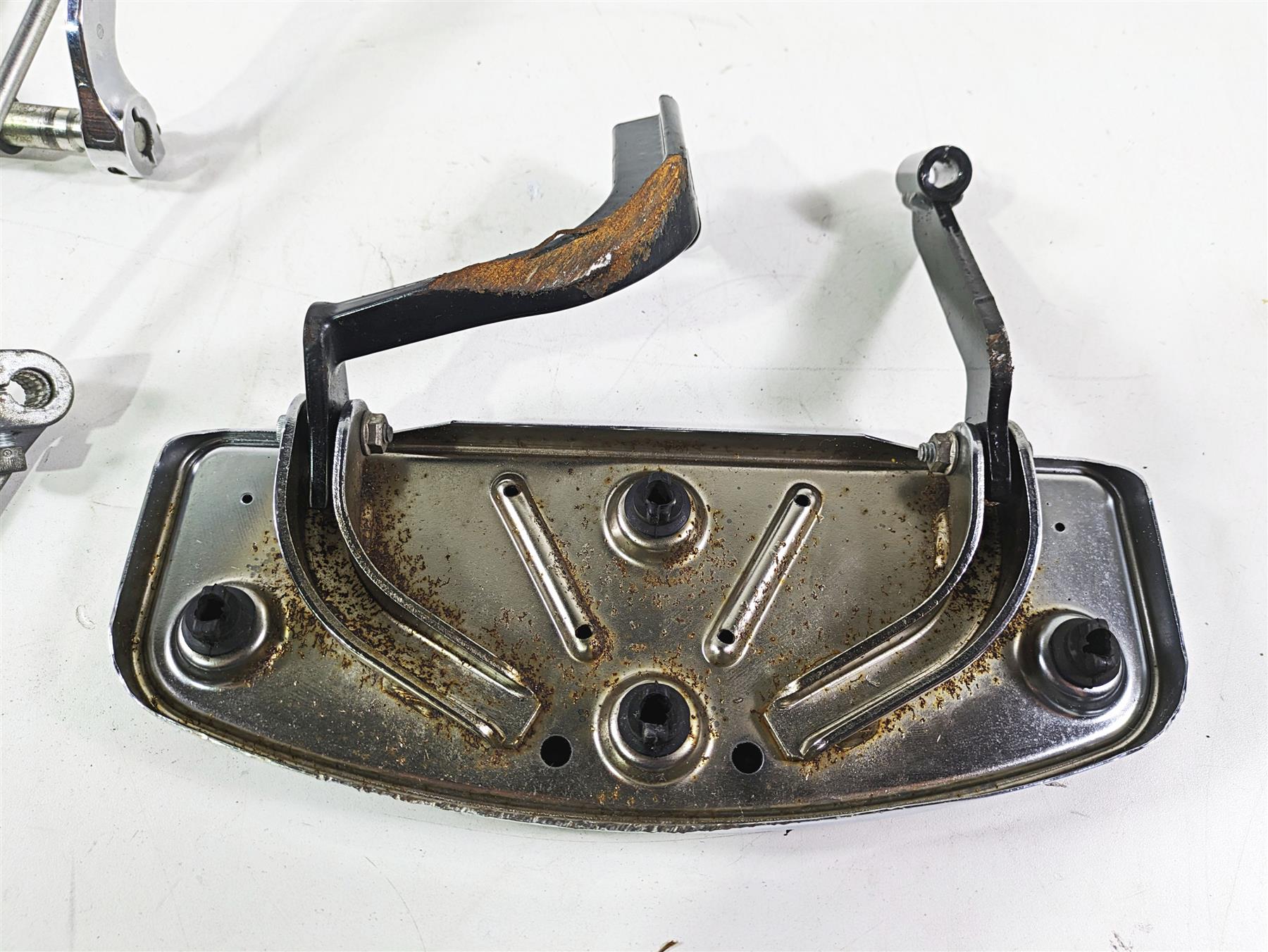 2020 Harley Touring FLHT Electra Glide Left Rider Floor Board & Shifter 50621-06 - Image 9