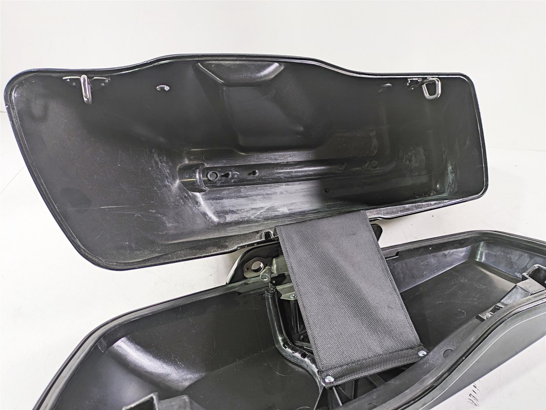 2020 Harley Touring FLHT Electra Glide Left Saddlebag Saddle Bag - Read 90200414 - Image 7