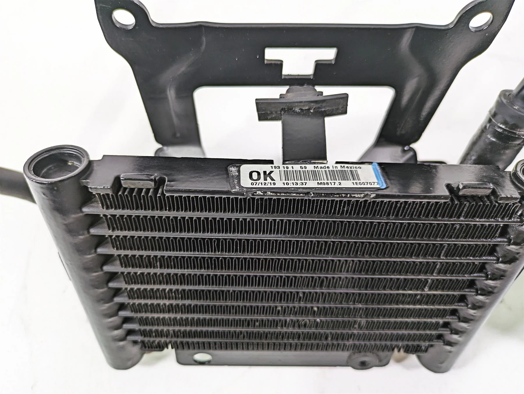 2020 Harley Touring FLHT Electra Glide Oil Cooler & Cover 62700227 26800092 - Image 4