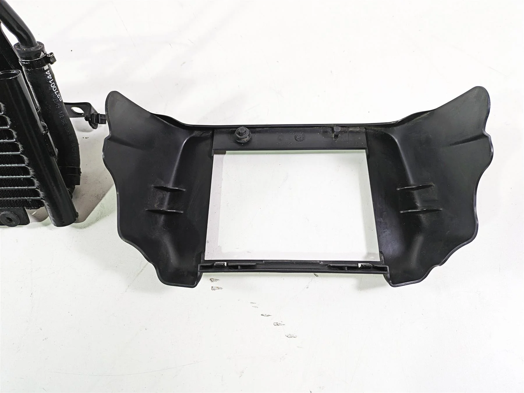 2020 Harley Touring FLHT Electra Glide Oil Cooler & Cover 62700227 26800092 - Image 5