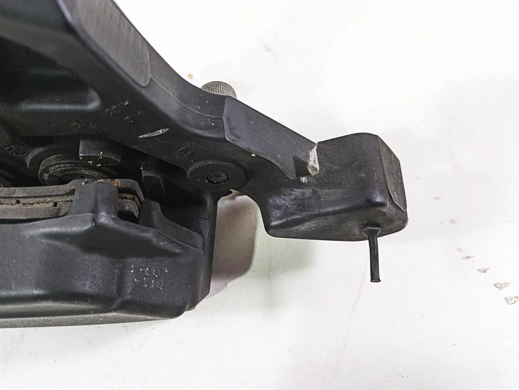 2020 Harley Touring FLHT Electra Glide Rear Brake Caliper & Bracket 44080-08C - Image 9