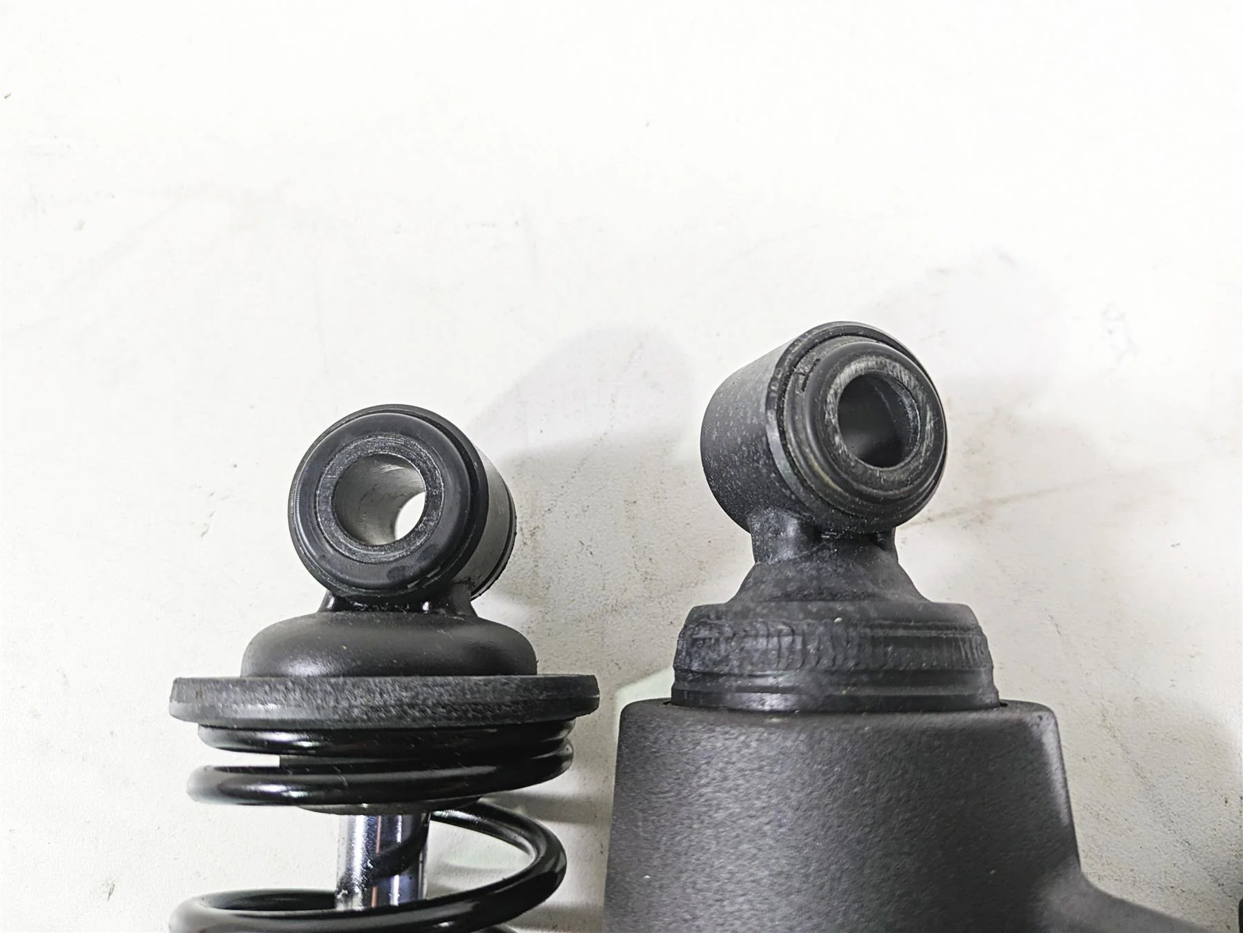 2020 Harley Touring FLHT Electra Glide Rear Suspension Shock Damper LOW 54000114 - Image 9
