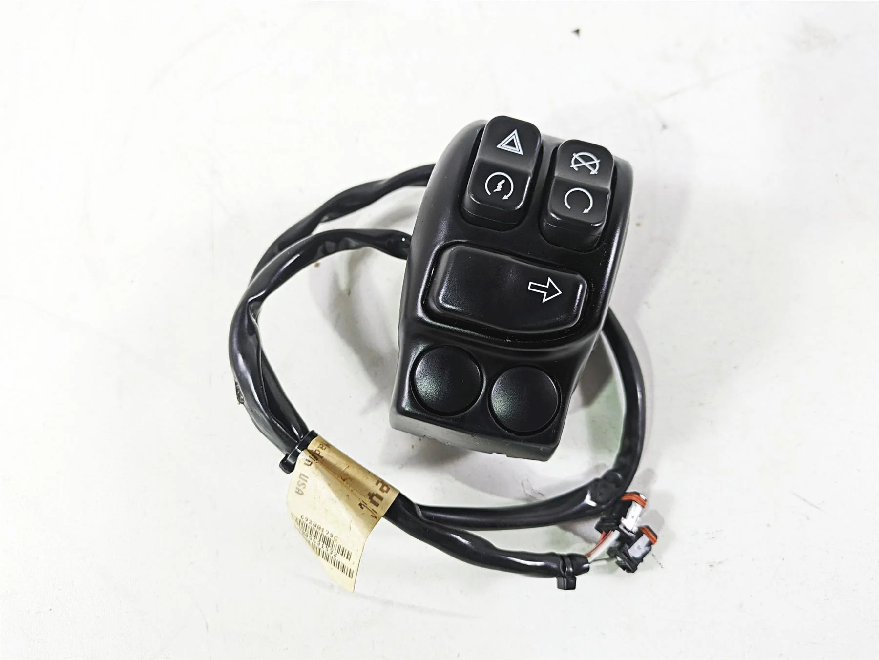 2020 Harley Touring FLHT Electra Glide Right Hand Control Switch 71500127C