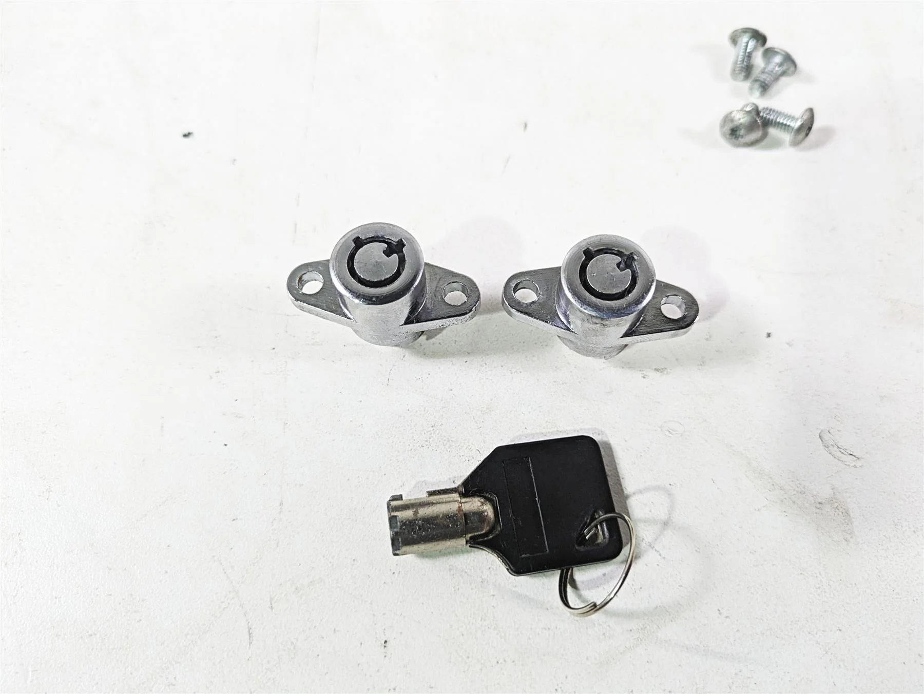 2020 Harley Touring FLHT Electra Glide Saddlebag Lock Key Set 90300024 - Image 5
