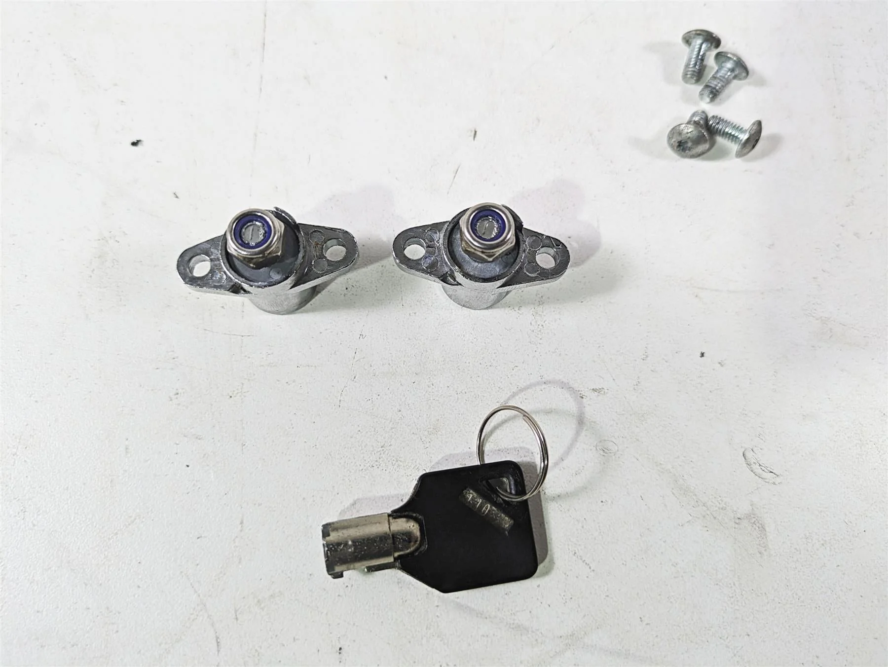 2020 Harley Touring FLHT Electra Glide Saddlebag Lock Key Set 90300024 - Image 6