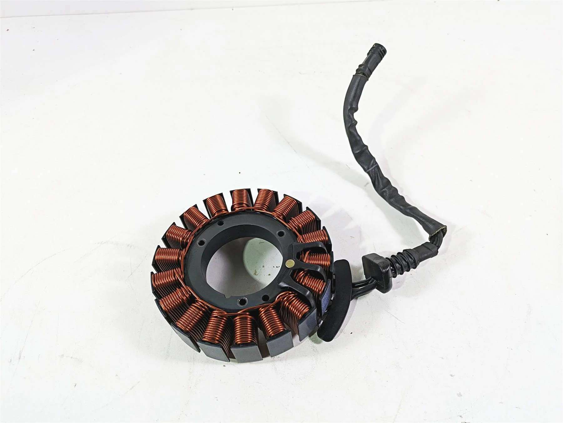 2020 Harley Touring FLHT Electra Glide Stator Alternator Generator 29900042A - Image 2