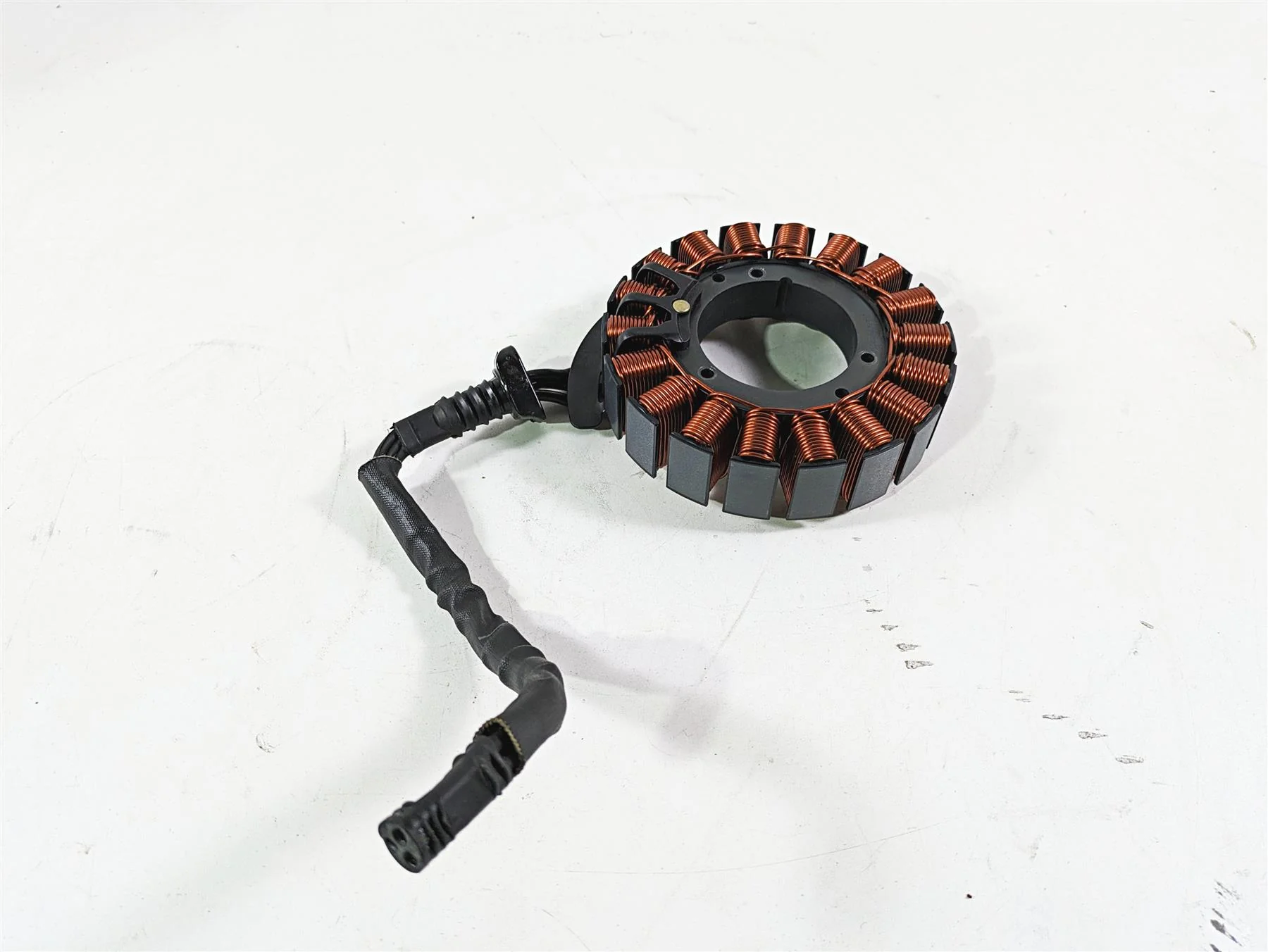 2020 Harley Touring FLHT Electra Glide Stator Alternator Generator 29900042A - Image 4