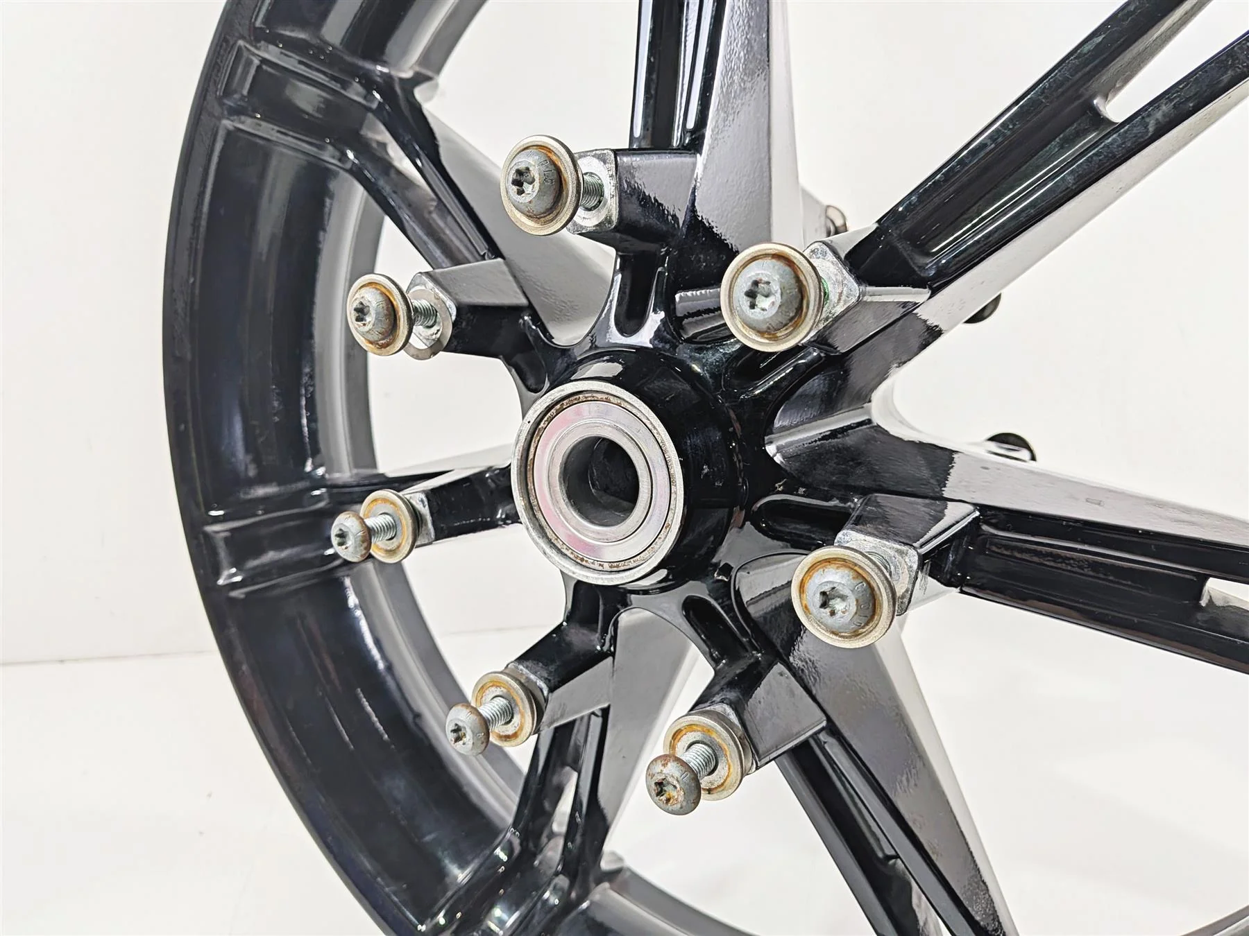 2020 Harley Touring FLTRK Road Glide 18x3.5 Front Wheel Rim Impeller 43300627 - Image 10