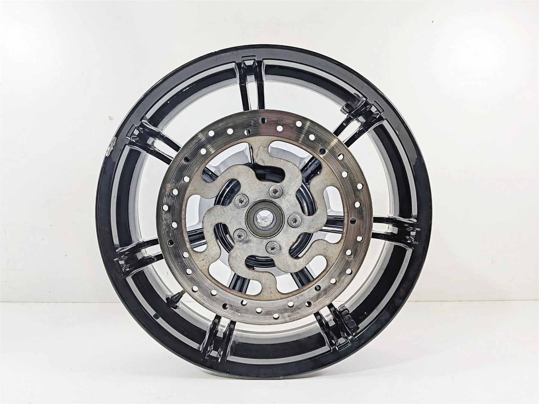2020 Harley Touring FLTRK Road Glide 18x5 Rear Wheel Rim Impeller 40900603 - Image 3
