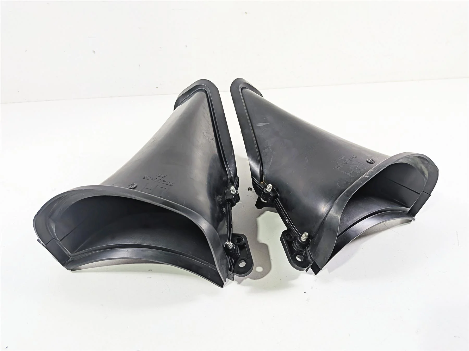2020 Harley Touring FLTRK Road Glide Front Air Inlet Duct Set 29200136 292001393
