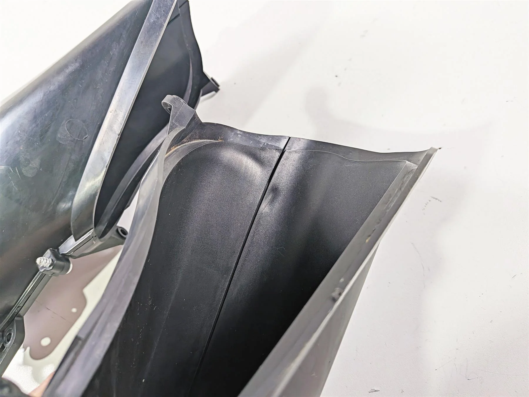 2020 Harley Touring FLTRK Road Glide Front Air Inlet Duct Set 29200136 292001393 - Image 11