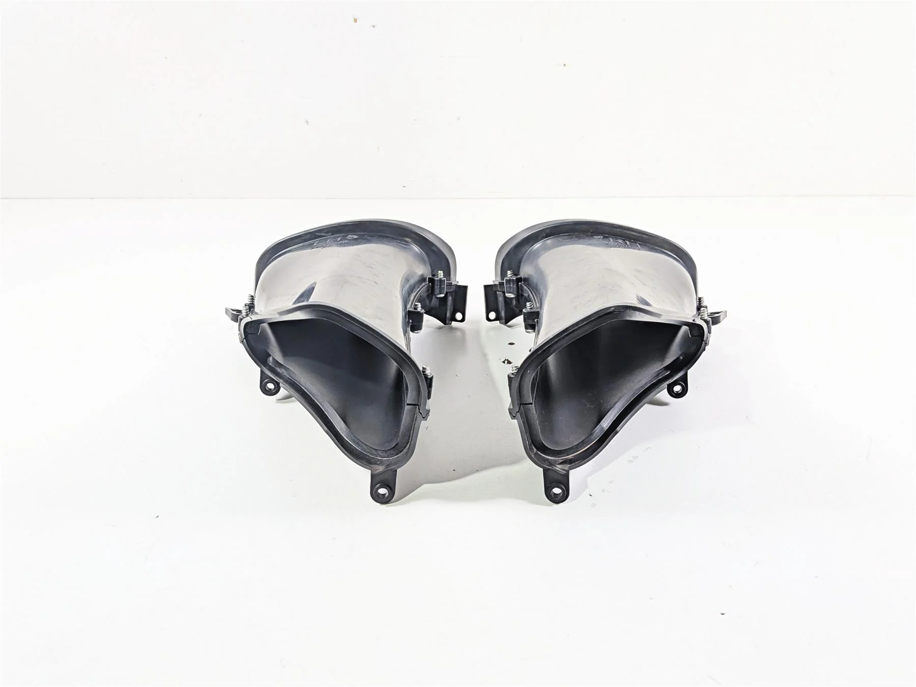 2020 Harley Touring FLTRK Road Glide Front Air Inlet Duct Set 29200136 292001393 - Image 3