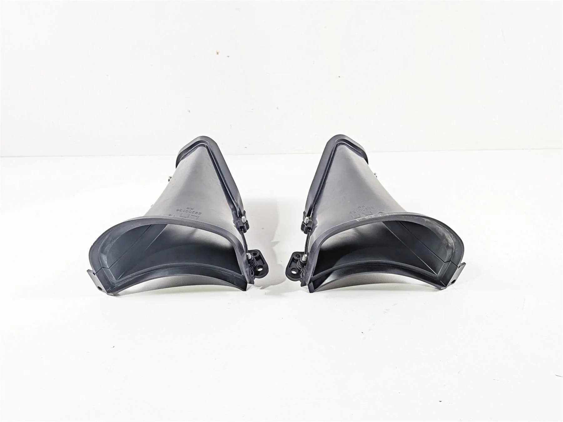 2020 Harley Touring FLTRK Road Glide Front Air Inlet Duct Set 29200136 292001393 - Image 5