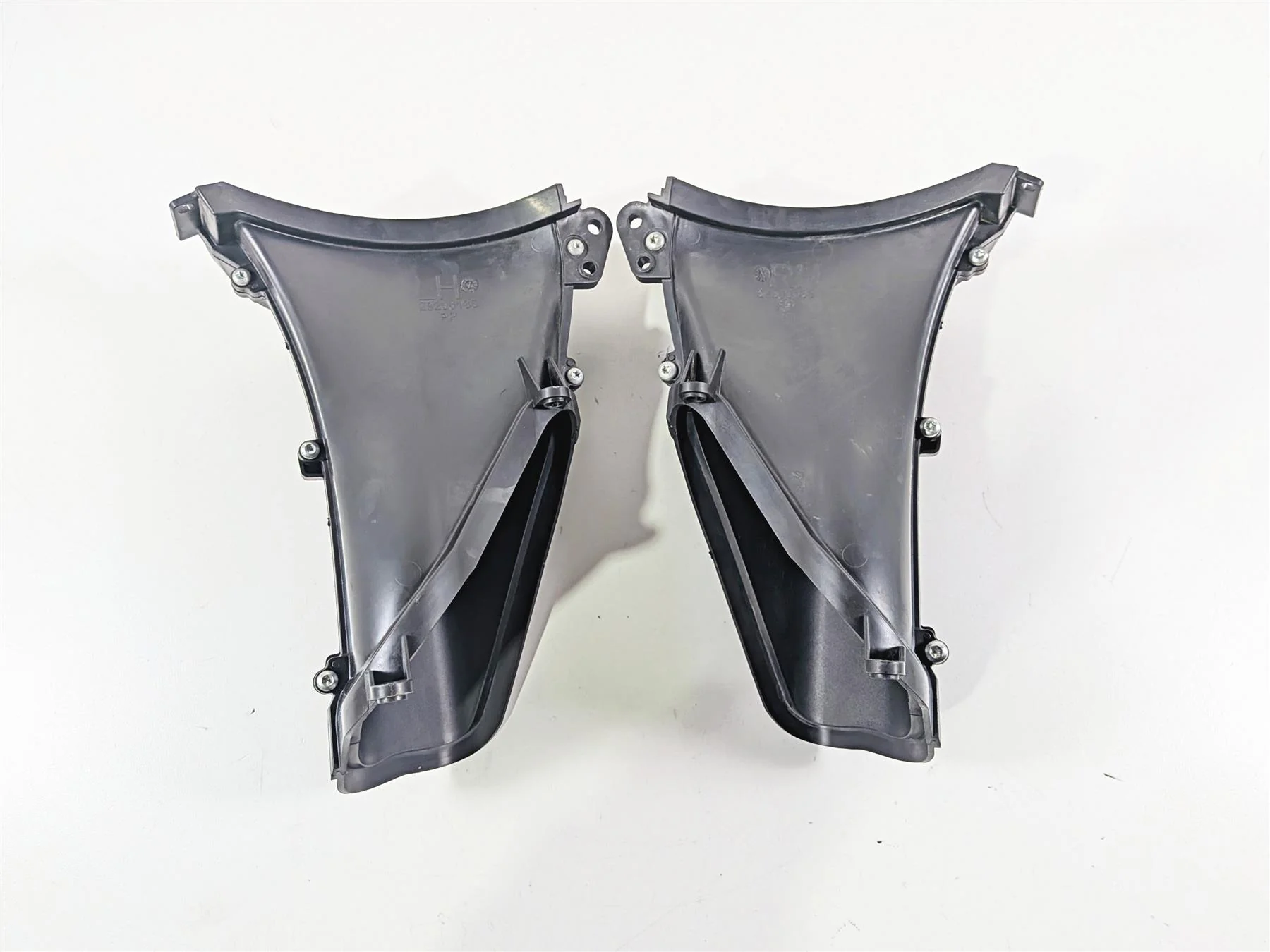 2020 Harley Touring FLTRK Road Glide Front Air Inlet Duct Set 29200136 292001393 - Image 7