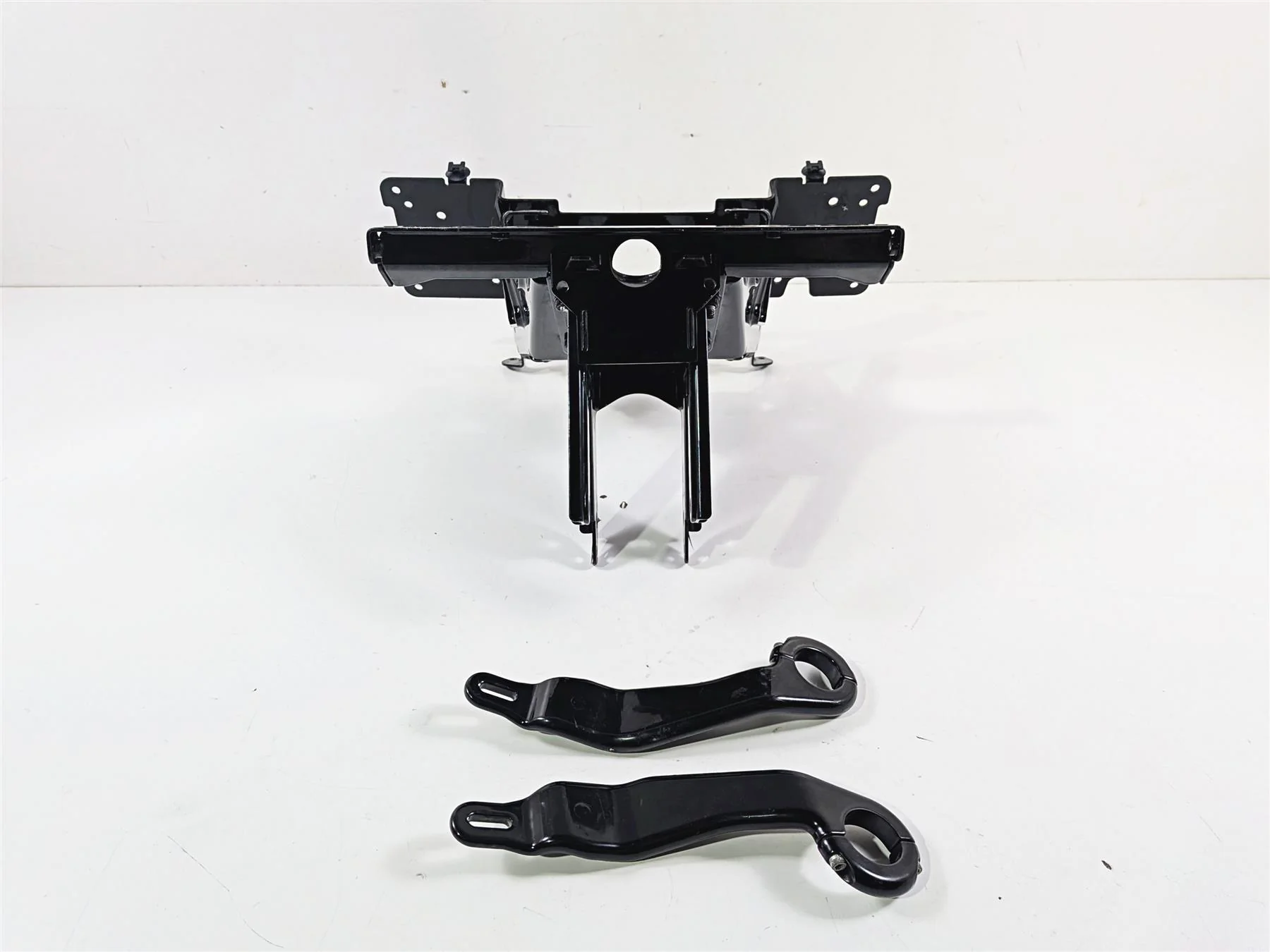 2020 Harley Touring FLTRK Road Glide Front Fairing Support Mount Set 47200217 - Image 6