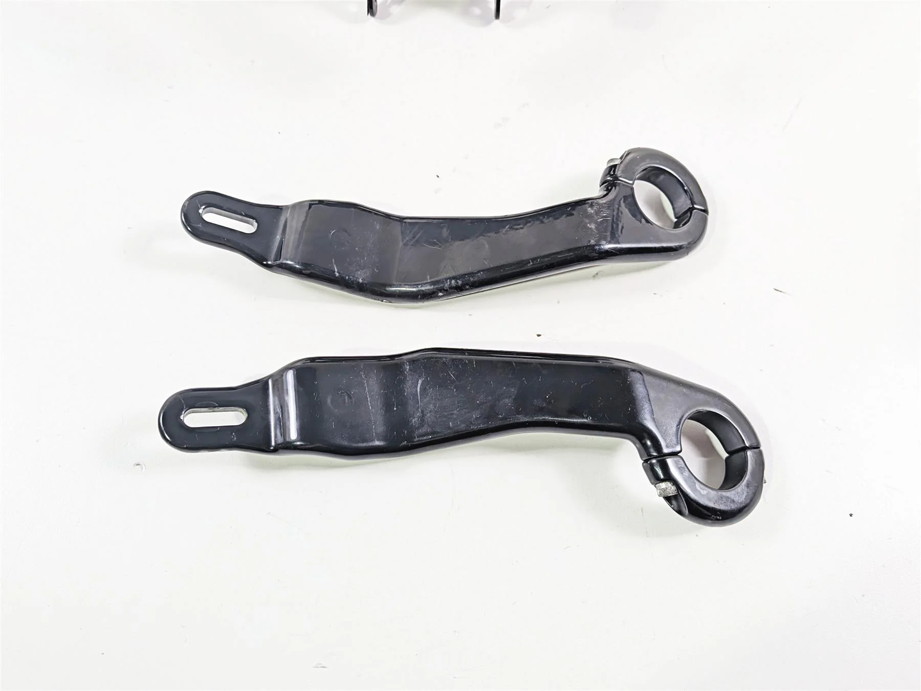 2020 Harley Touring FLTRK Road Glide Front Fairing Support Mount Set 47200217 - Image 7