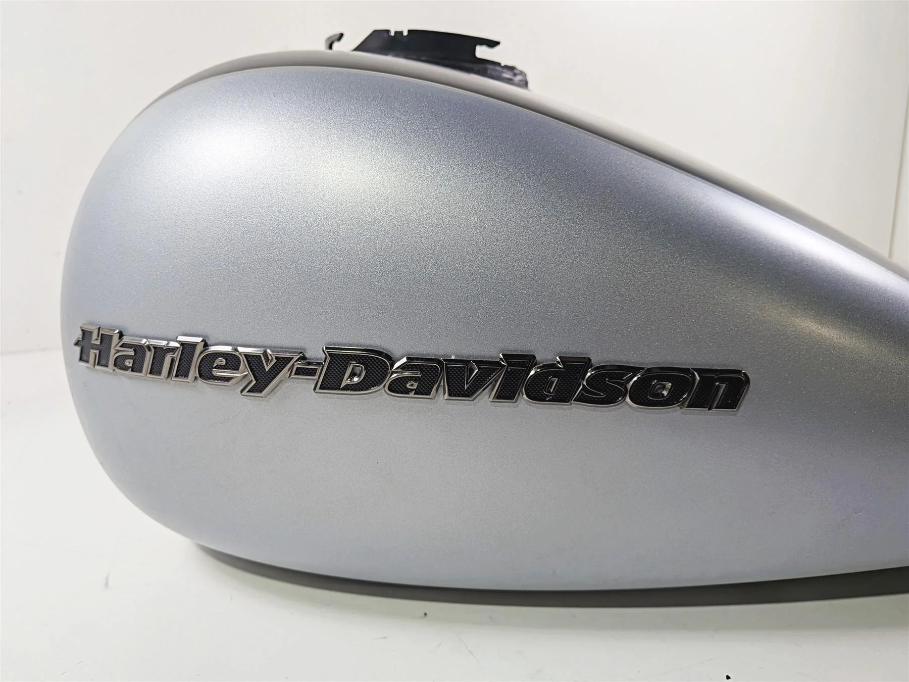 2020 Harley Touring FLTRK Road Glide Fuel Gas Petrol Tank - No Dent 61356-08 - Image 12