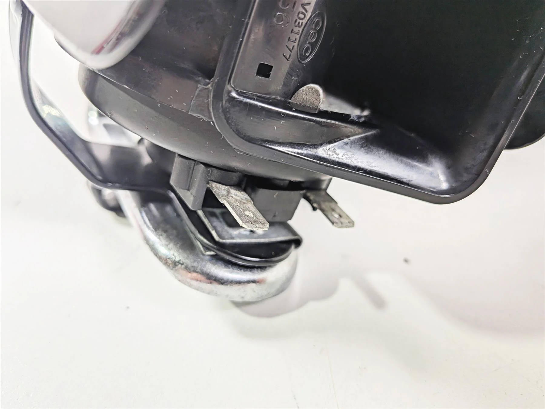2020 Harley Touring FLTRK Road Glide Horn & Cover 61300523A 69060-90H - Image 3