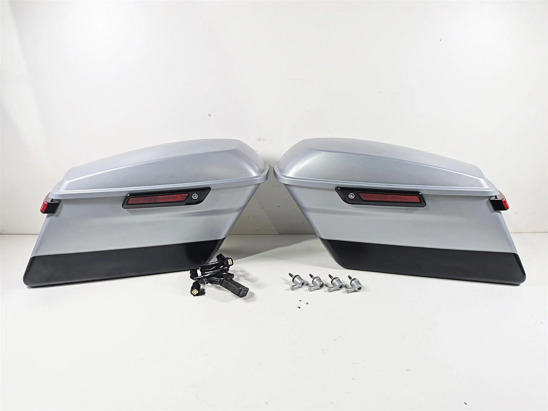 2020 Harley Touring FLTRK Road Glide Left Right Saddlebag Set 90200412 90200414