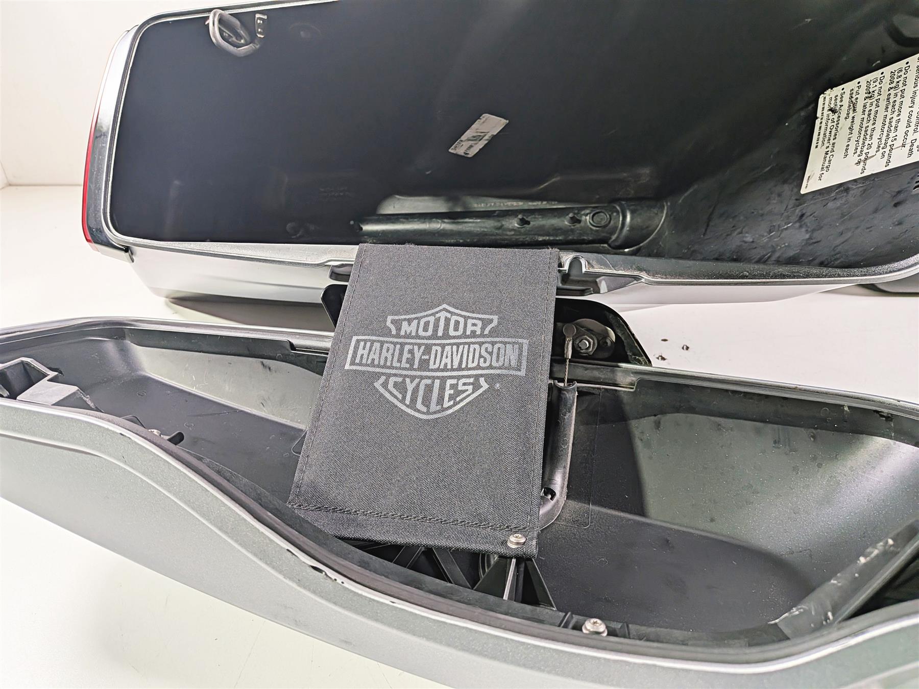 2020 Harley Touring FLTRK Road Glide Left Right Saddlebag Set 90200412 90200414 - Image 10