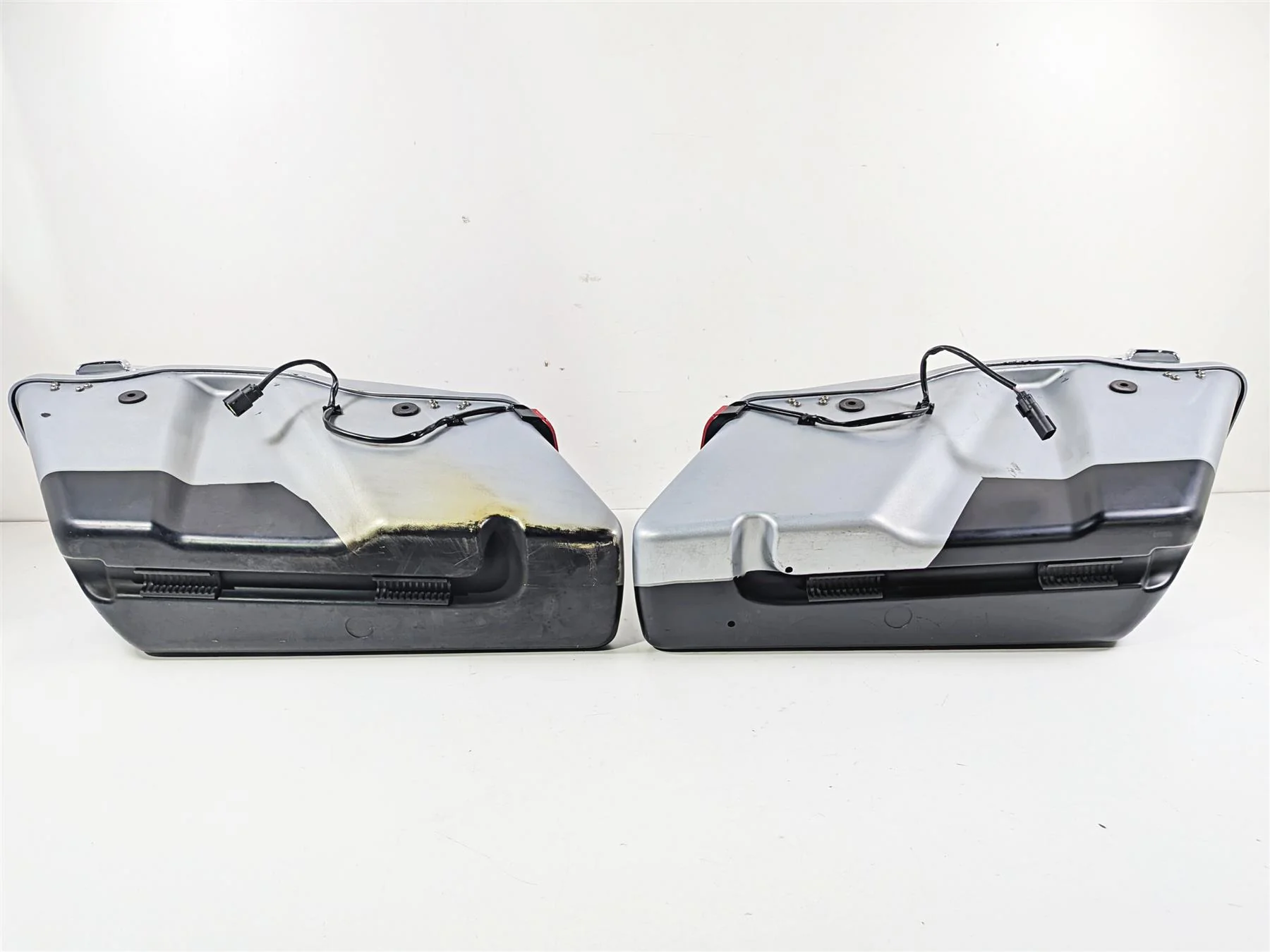 2020 Harley Touring FLTRK Road Glide Left Right Saddlebag Set 90200412 90200414 - Image 11