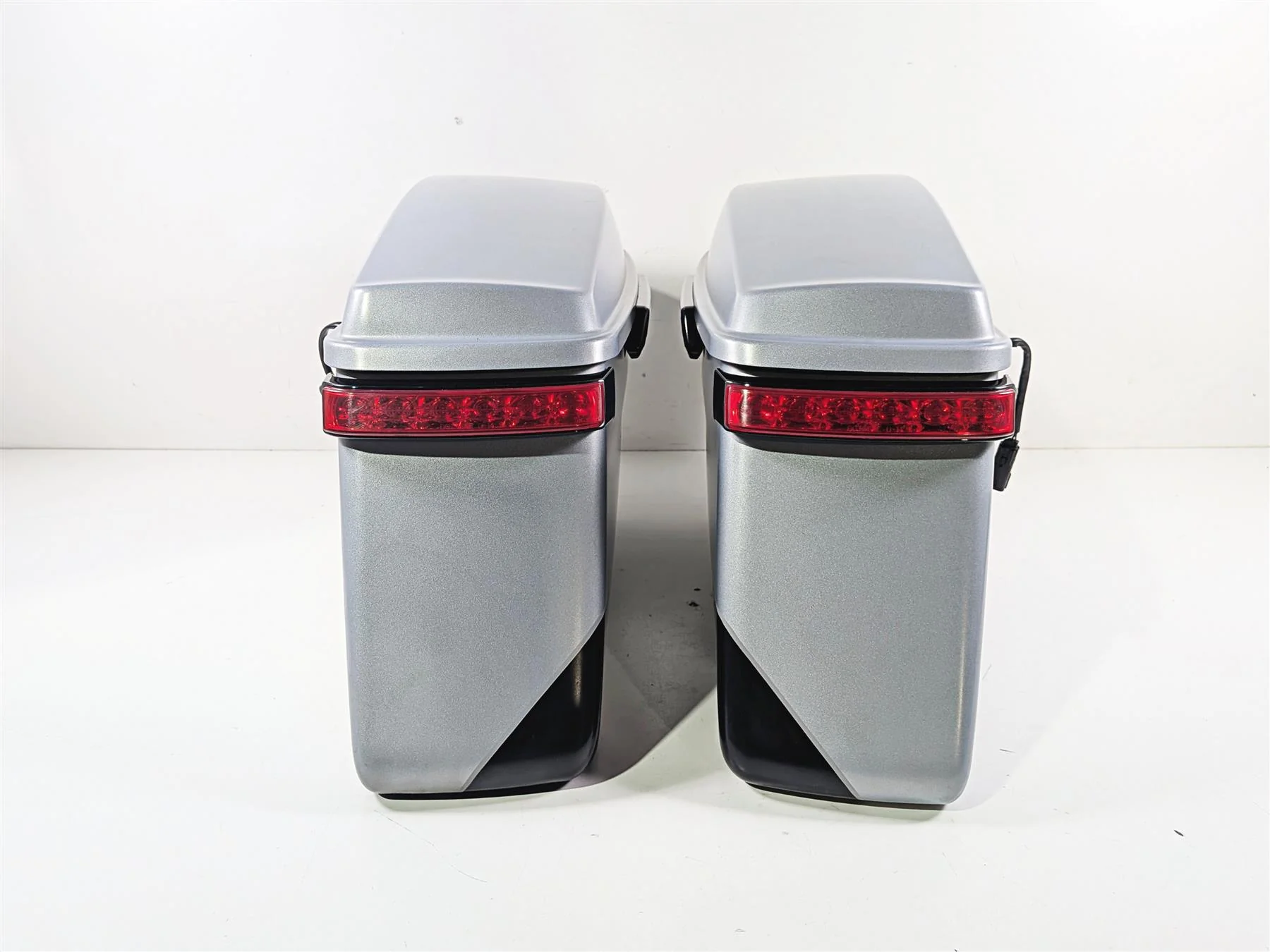 2020 Harley Touring FLTRK Road Glide Left Right Saddlebag Set 90200412 90200414 - Image 3