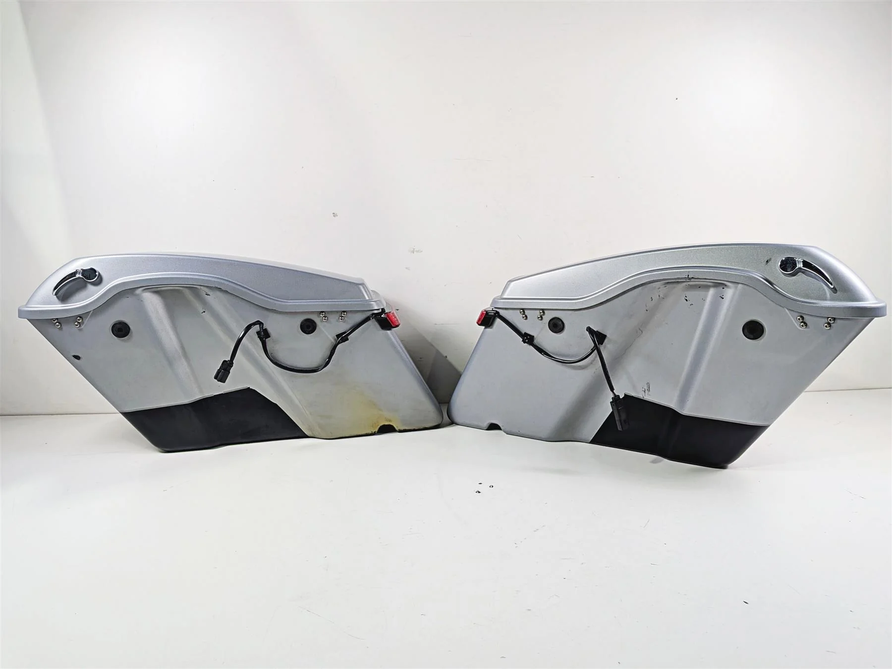 2020 Harley Touring FLTRK Road Glide Left Right Saddlebag Set 90200412 90200414 - Image 4