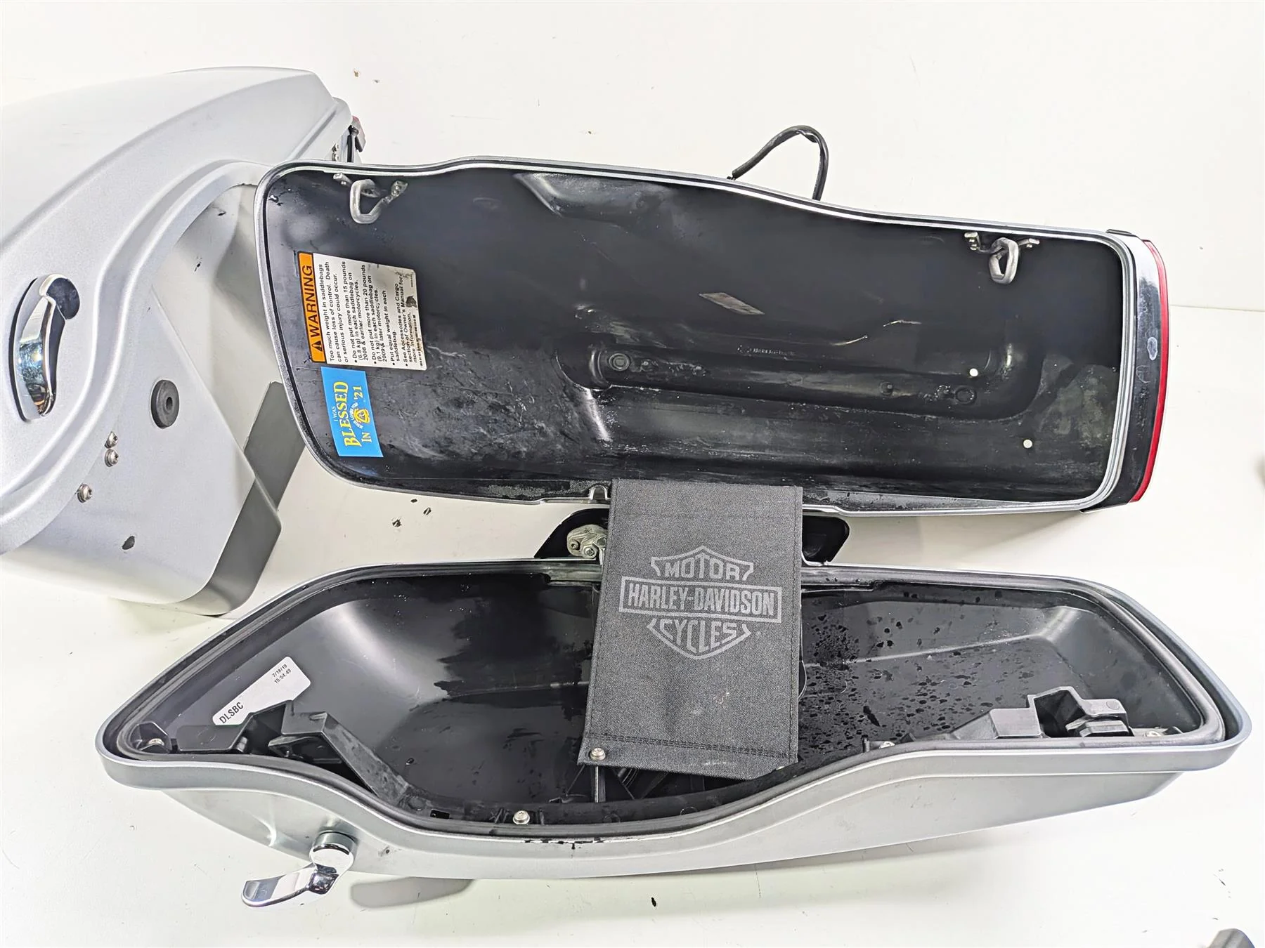 2020 Harley Touring FLTRK Road Glide Left Right Saddlebag Set 90200412 90200414 - Image 7