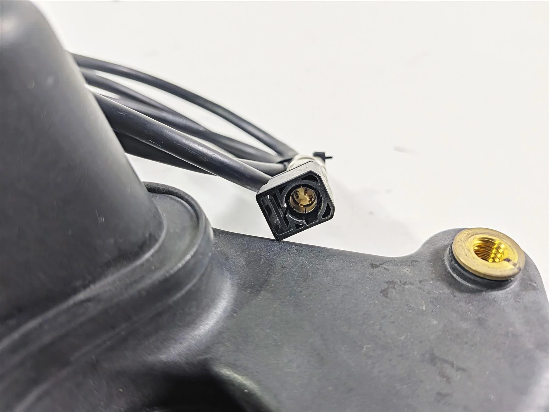 2020 Harley Touring FLTRK Road Glide Media Storage Compartment Right 76000492 - Image 9