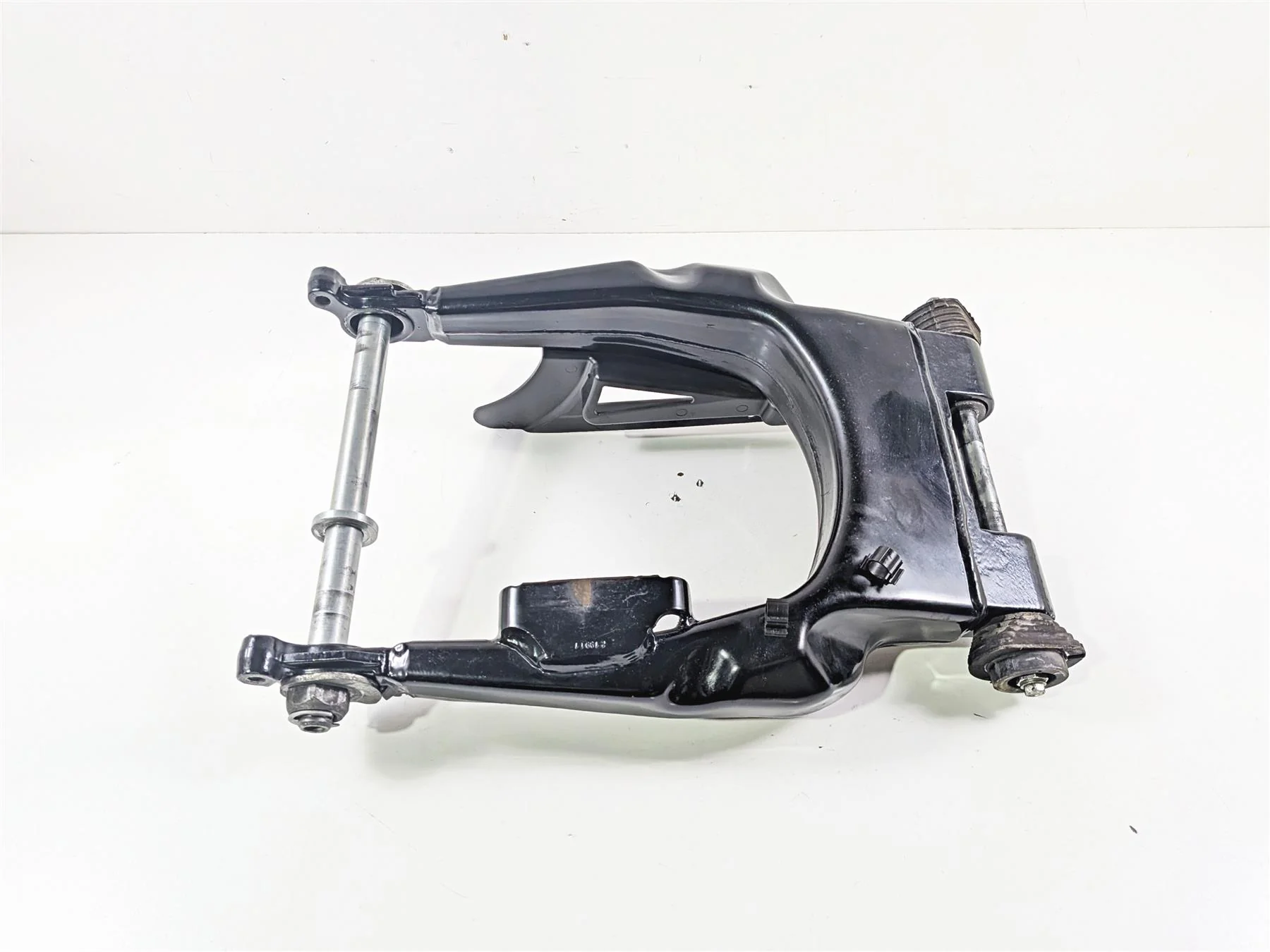 2020 Harley Touring FLTRK Road Glide Rear Swingarm & Axle Set 47549-09A