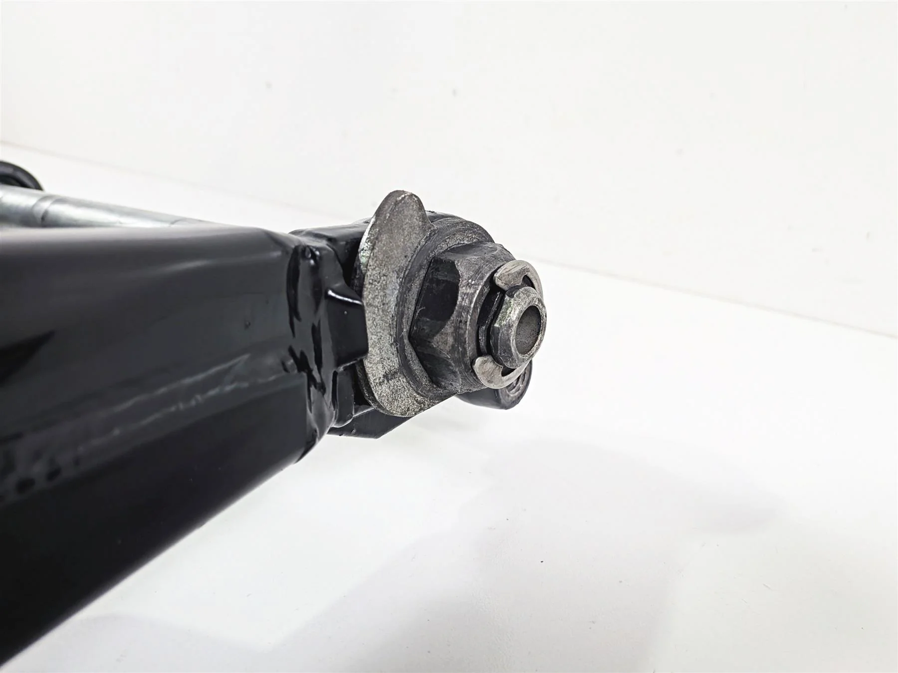 2020 Harley Touring FLTRK Road Glide Rear Swingarm & Axle Set 47549-09A - Image 10