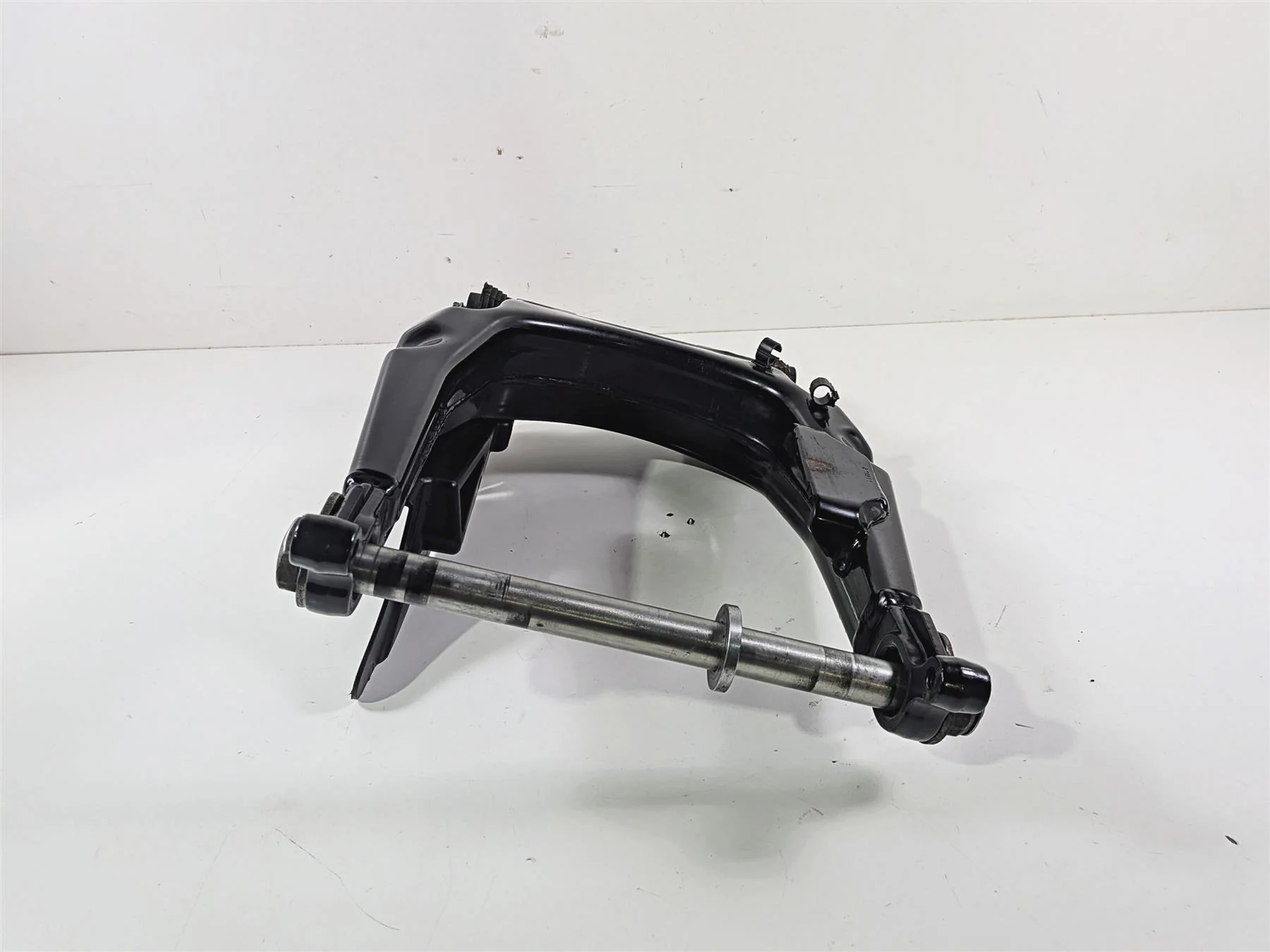 2020 Harley Touring FLTRK Road Glide Rear Swingarm & Axle Set 47549-09A - Image 3