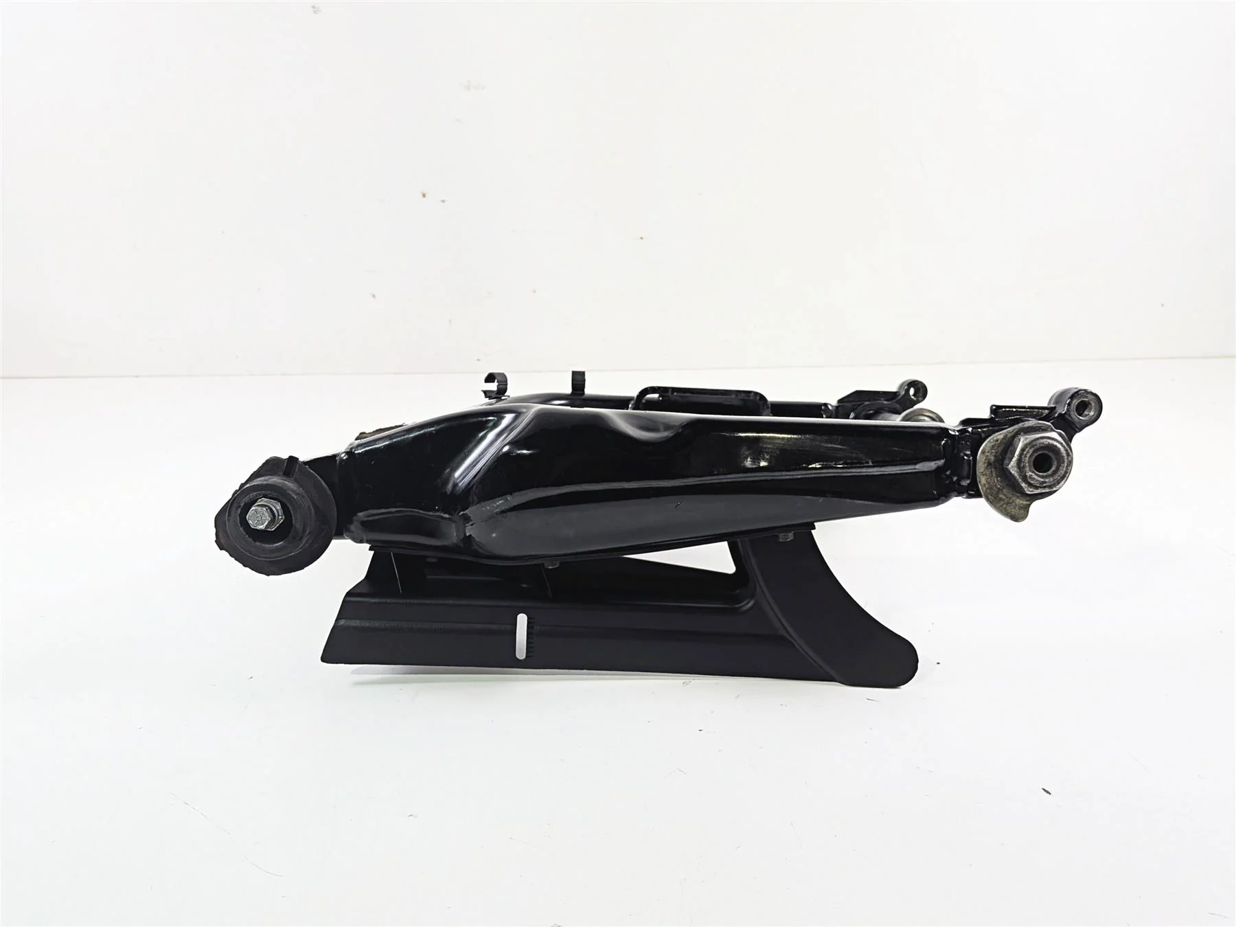 2020 Harley Touring FLTRK Road Glide Rear Swingarm & Axle Set 47549-09A - Image 4