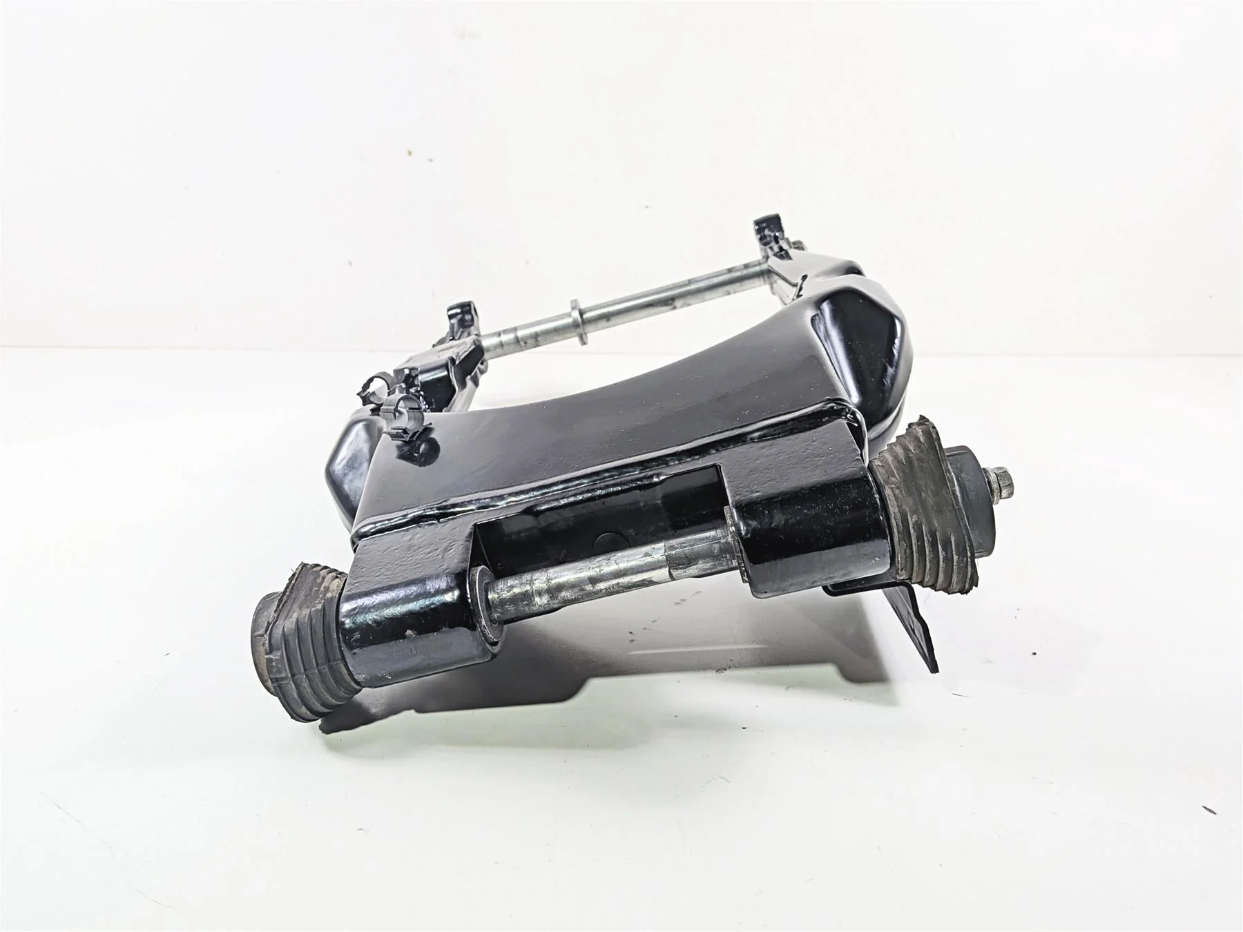 2020 Harley Touring FLTRK Road Glide Rear Swingarm & Axle Set 47549-09A - Image 5