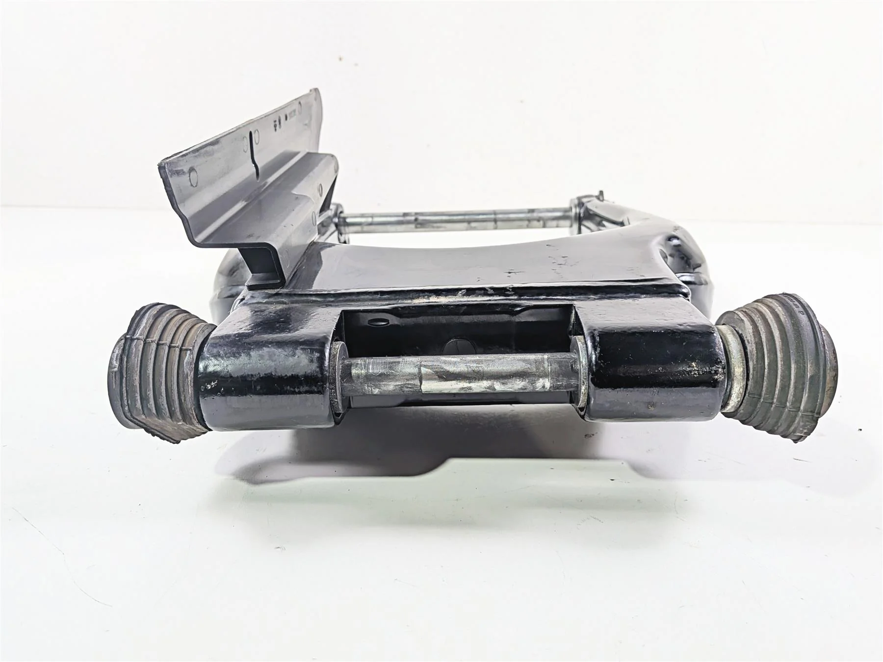2020 Harley Touring FLTRK Road Glide Rear Swingarm & Axle Set 47549-09A - Image 7