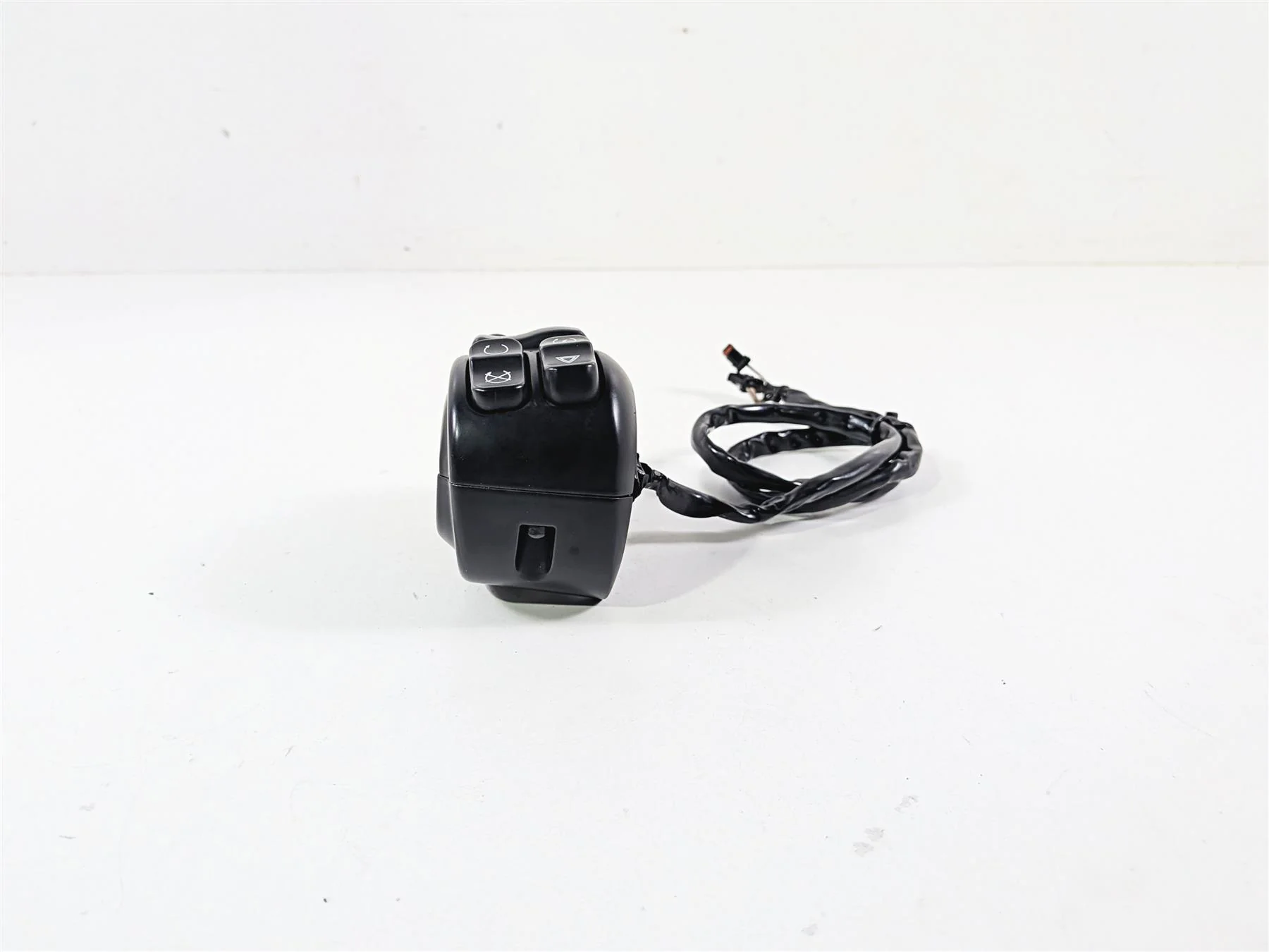 2020 Harley Touring FLTRK Road Glide Right Hand Control Switch Boom Gts 71500501 - Image 4