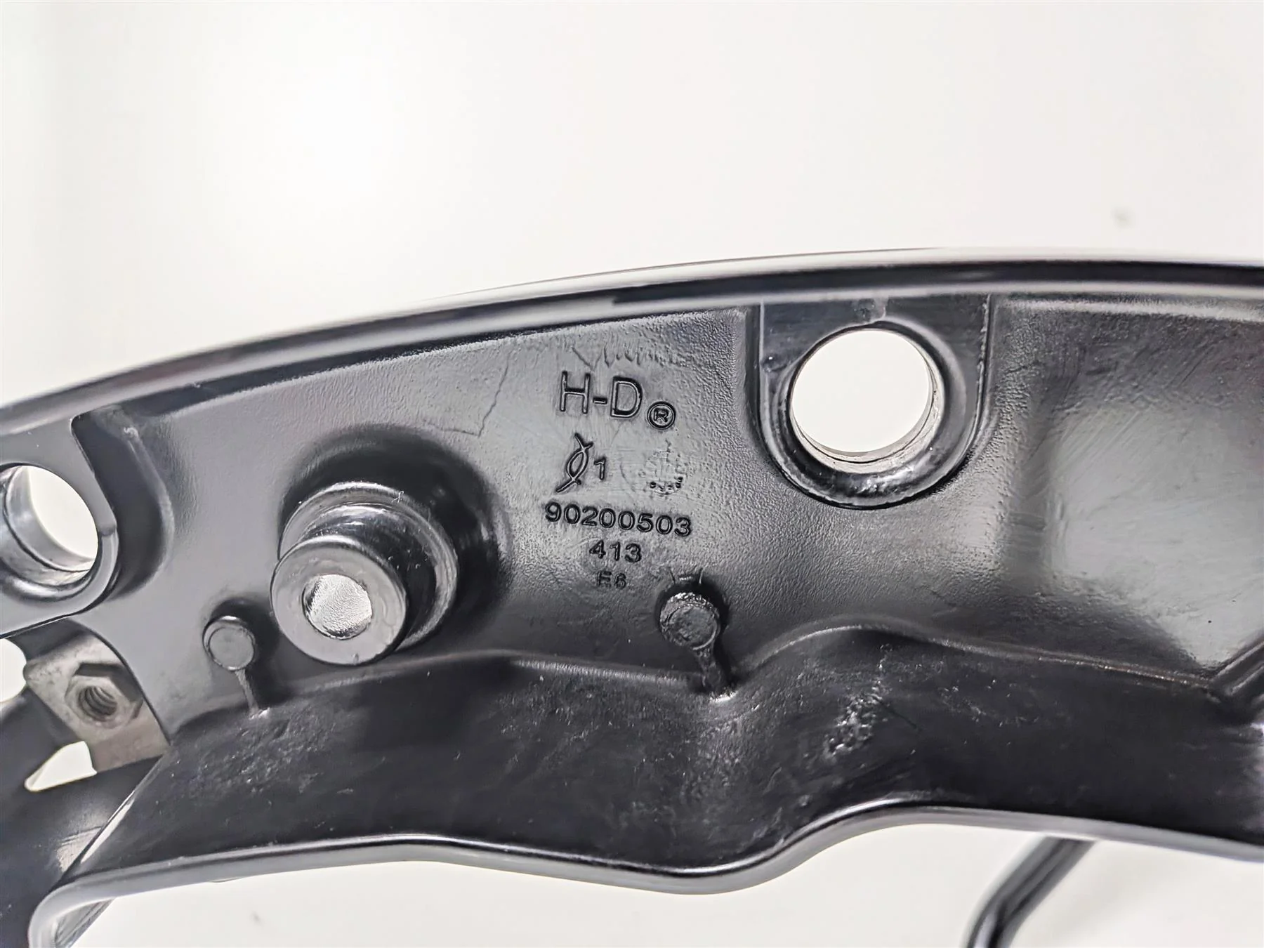 2020 Harley Touring FLTRK Road Glide Saddlebag Holder Carrier Set 90201319 - Image 7