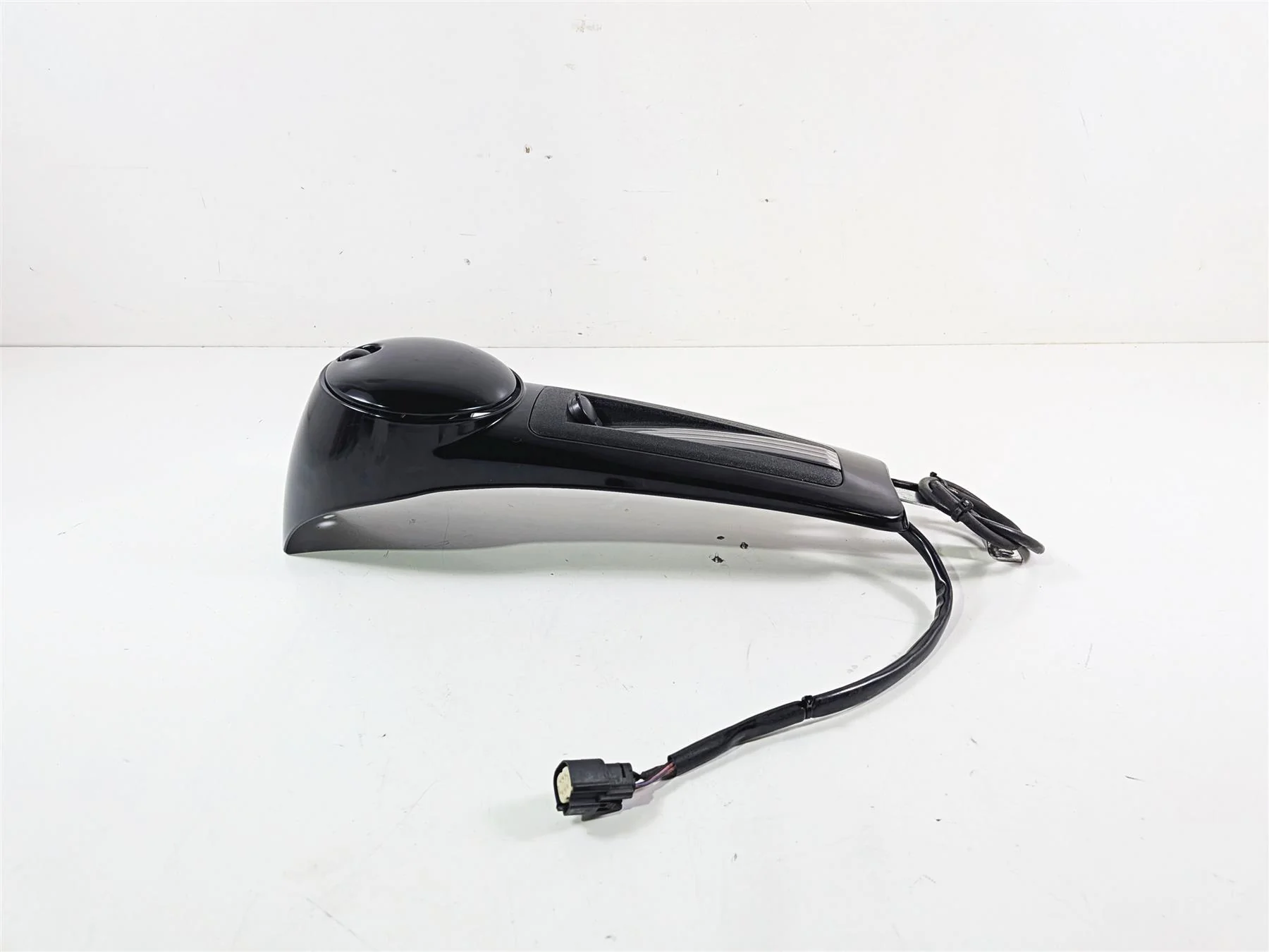 2020 Harley Touring FLTRK Road Glide Upper Fuel Tank Dash Cover 70900502 - Image 2