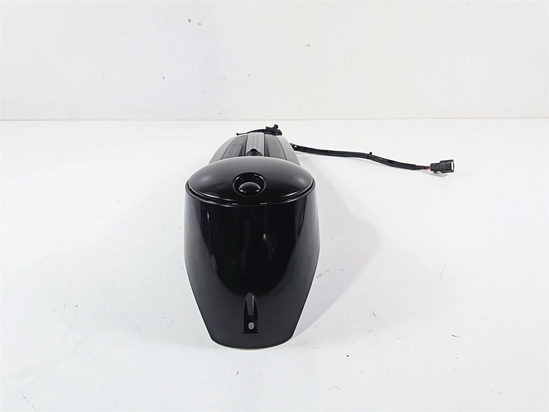 2020 Harley Touring FLTRK Road Glide Upper Fuel Tank Dash Cover 70900502 - Image 3